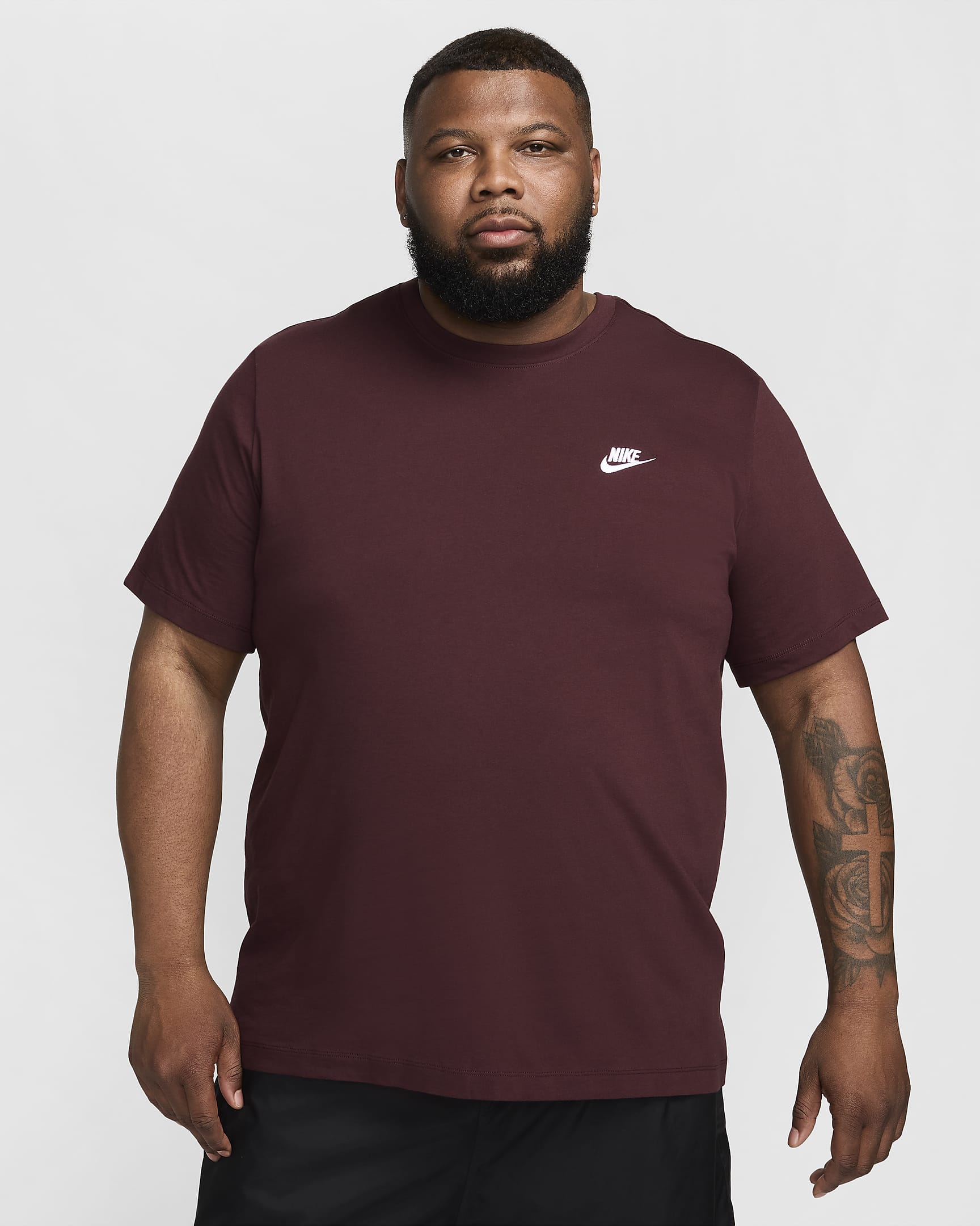 Nike Sportswear Club Men's T-Shirt - Burgundy Crush