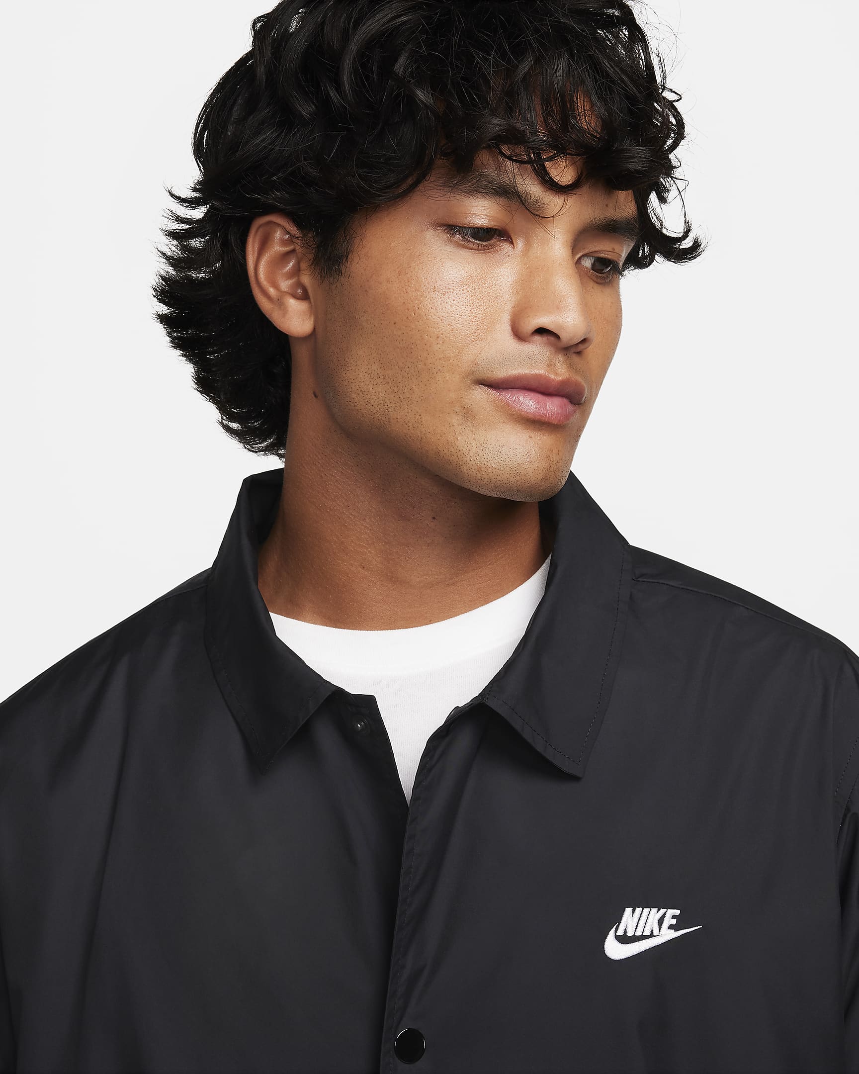 Chamarra de coach para hombre Nike Club - Negro/Blanco