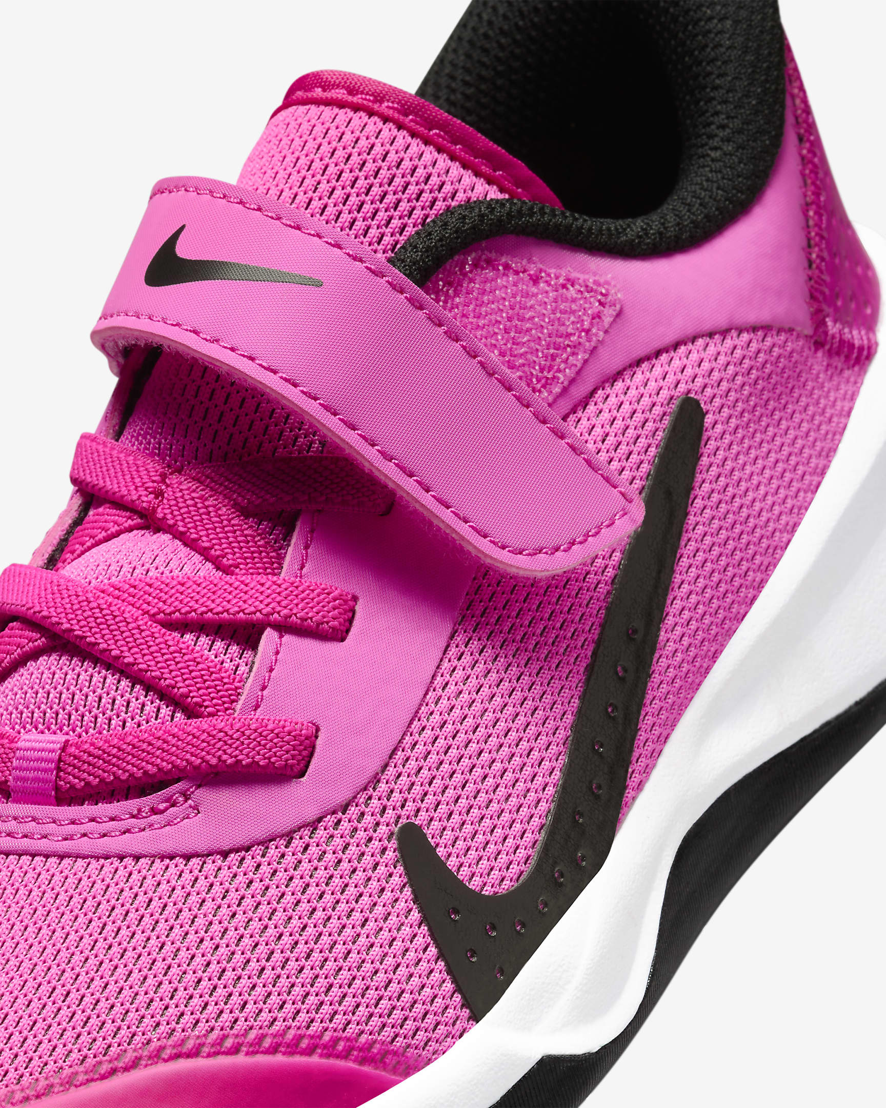 Nike Omni Multi-Court Younger Kids' Shoes - Laser Fuchsia/White/Black