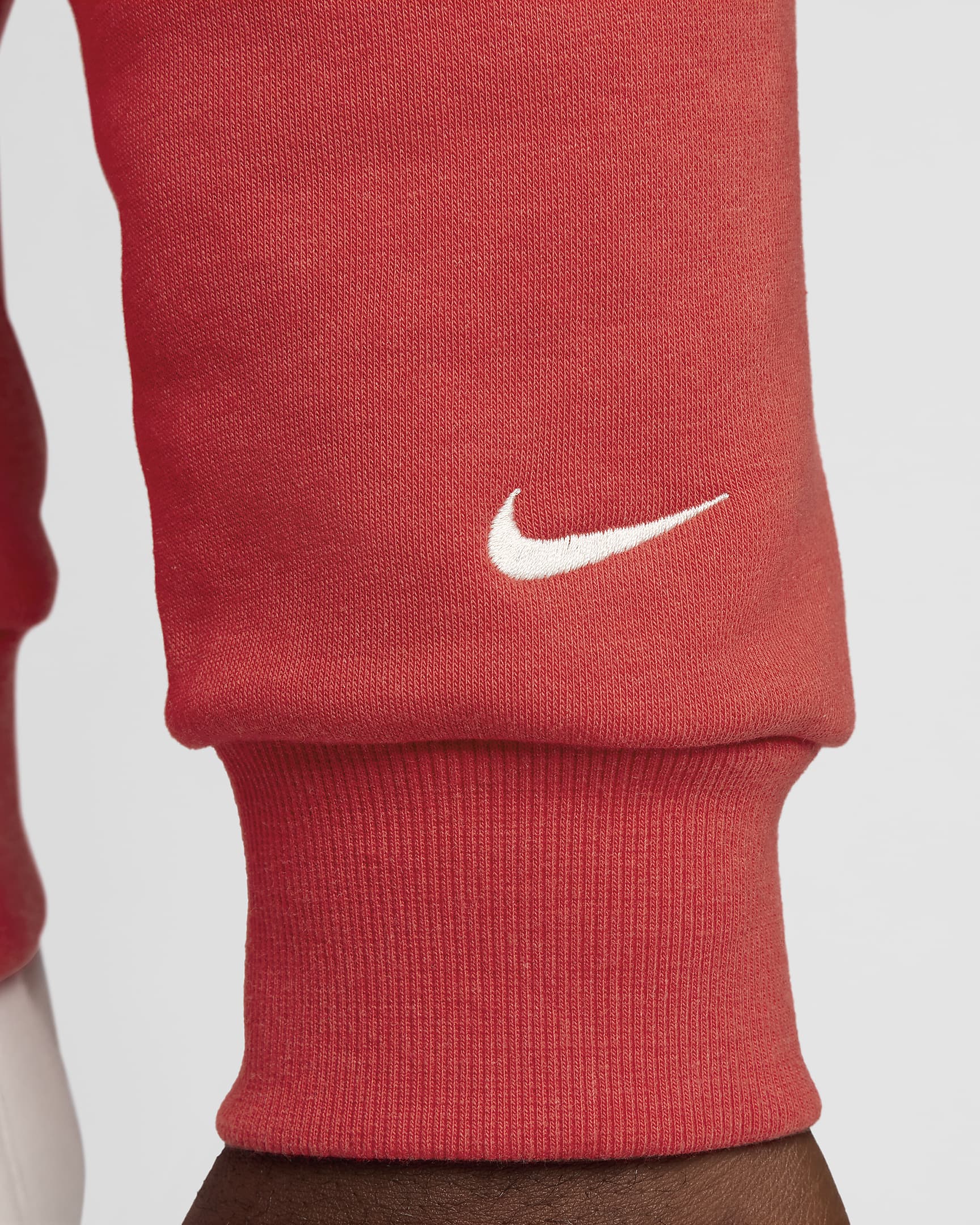 Nike Standard Issue Dessuadora de bàsquet de coll rodó Dri-FIT - Home - University Red/Jaspiat/Pale Ivory