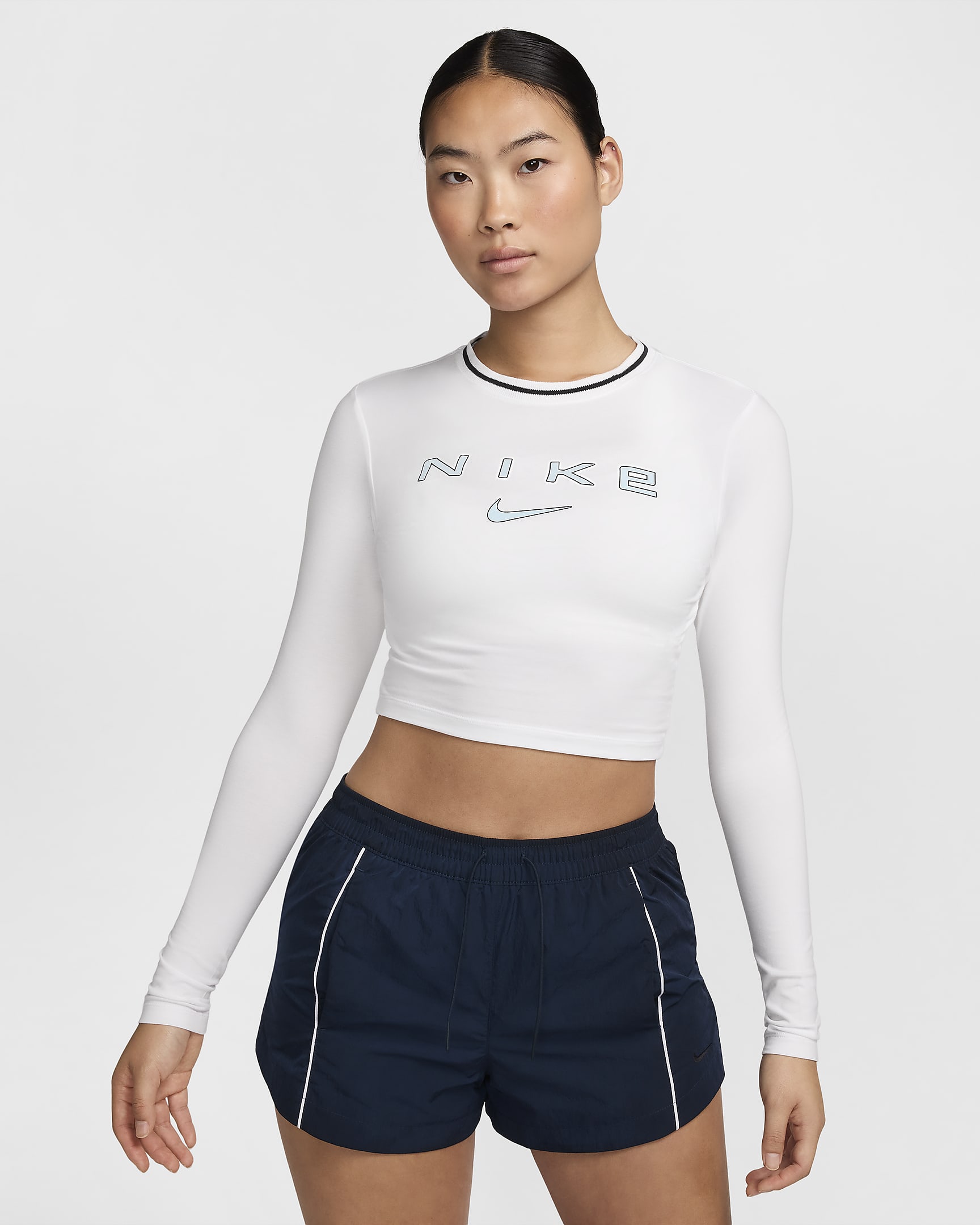 Nike Sportswear Chill Knit 女款合身長袖短版圖樣 T 恤 - 白色