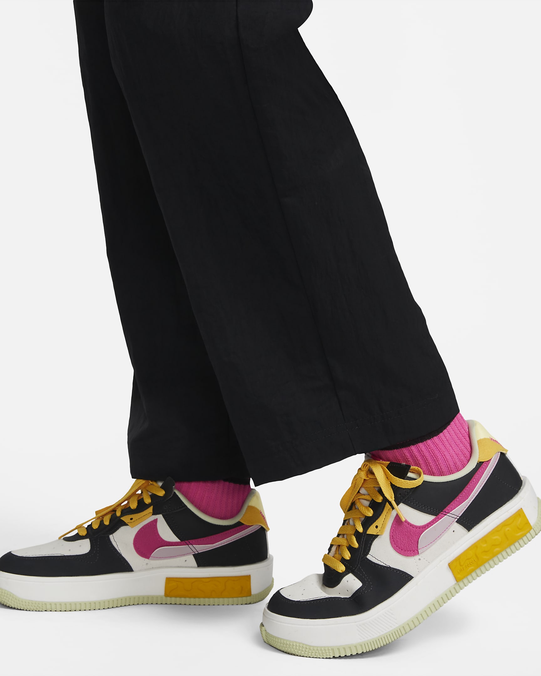 Nike Sportswear Essential Geweven cargobroek met hoge taille voor dames - Zwart/Wit