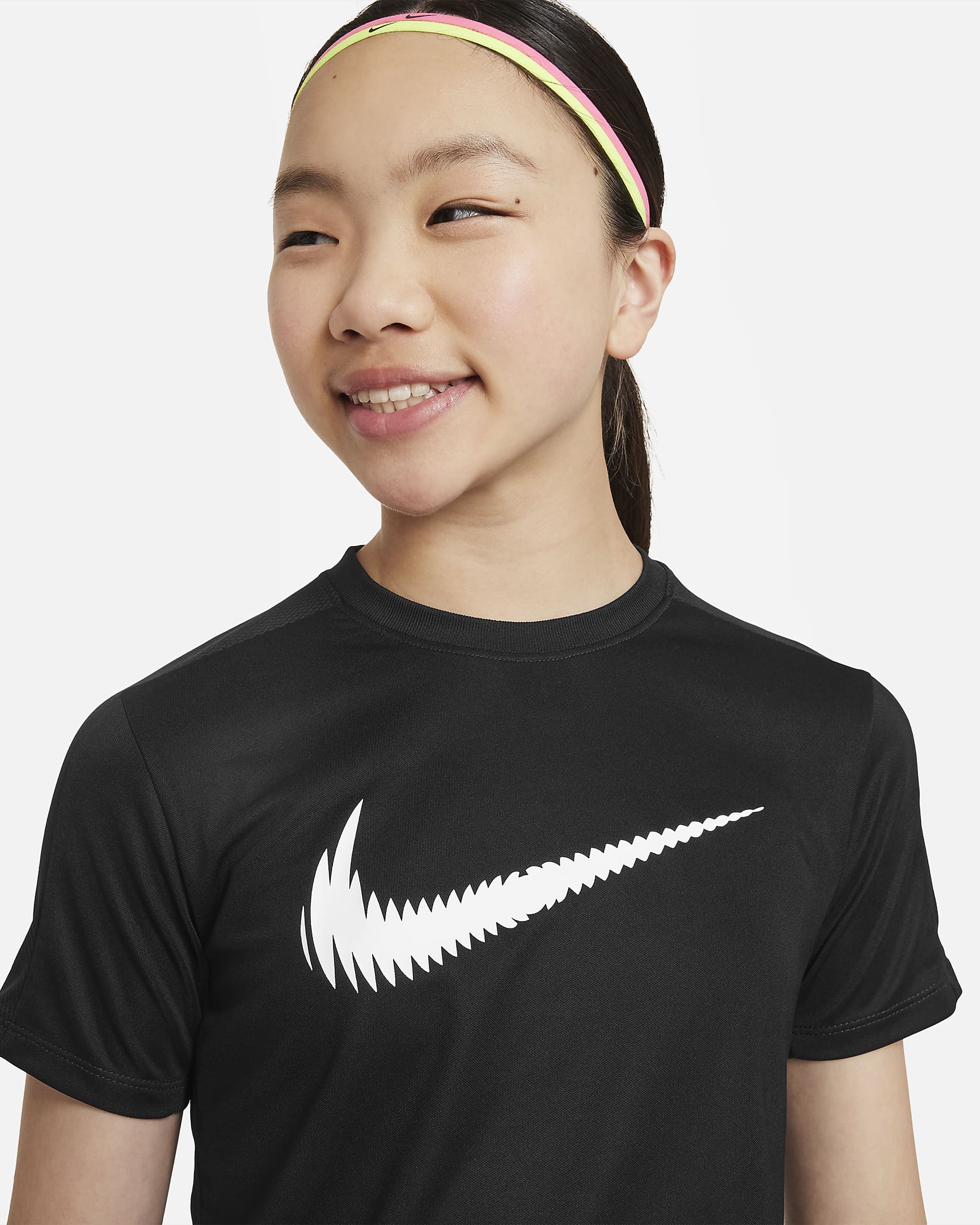 Nike Trophy23 Older Kids' Dri-FIT Short-Sleeve Top - Black/White