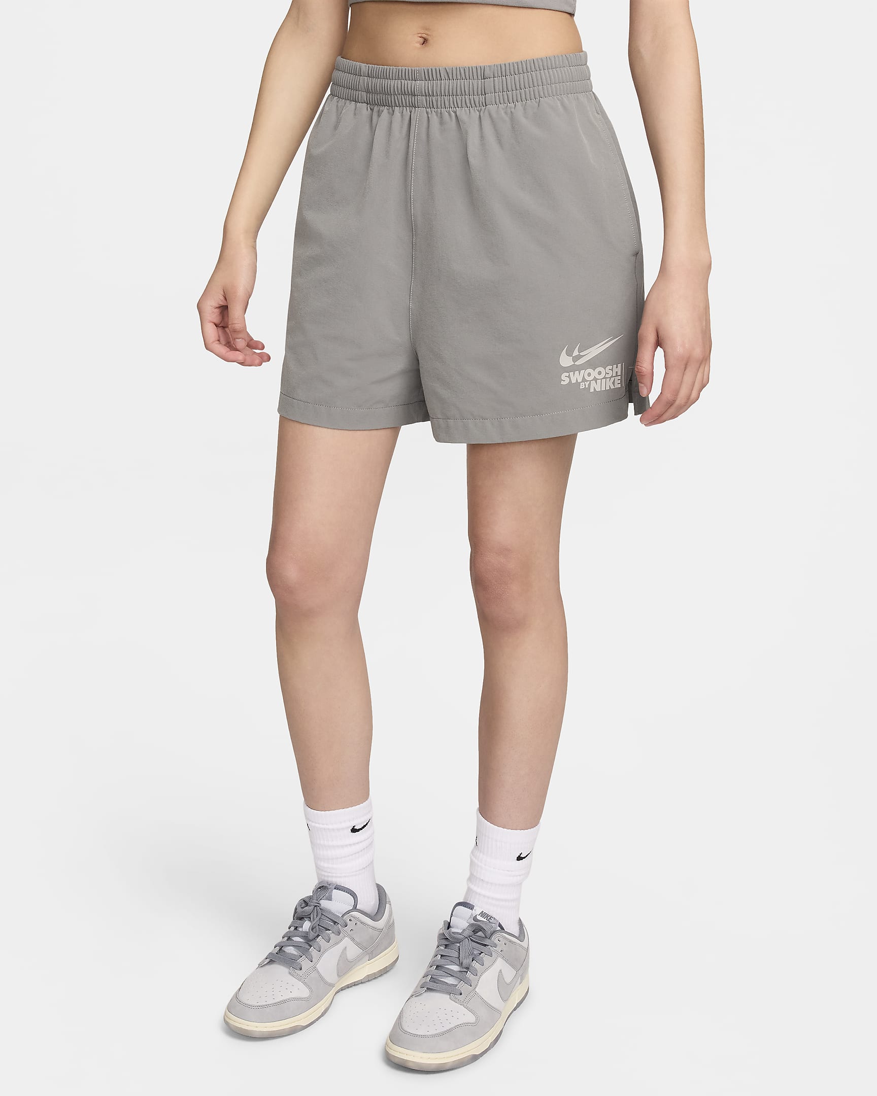 Nike Sportswear-vævede shorts til kvinder - Flat Pewter/Light Iron Ore