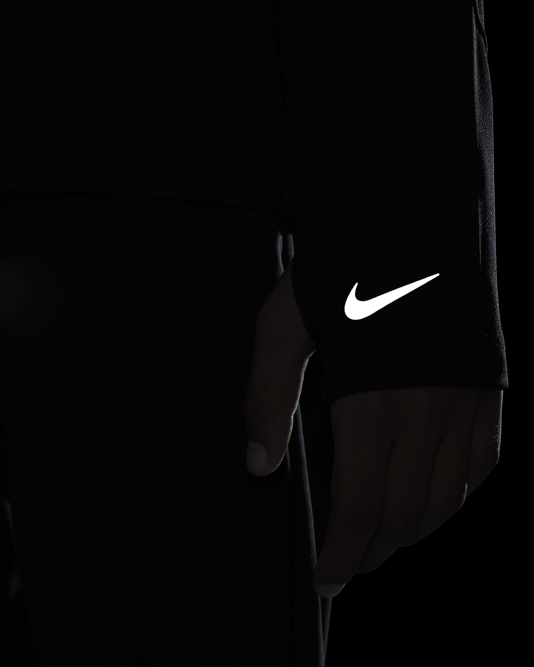 Nike Multi Dri-FIT UV langermet overdel med halv glidelås til store barn (gutt) - Svart