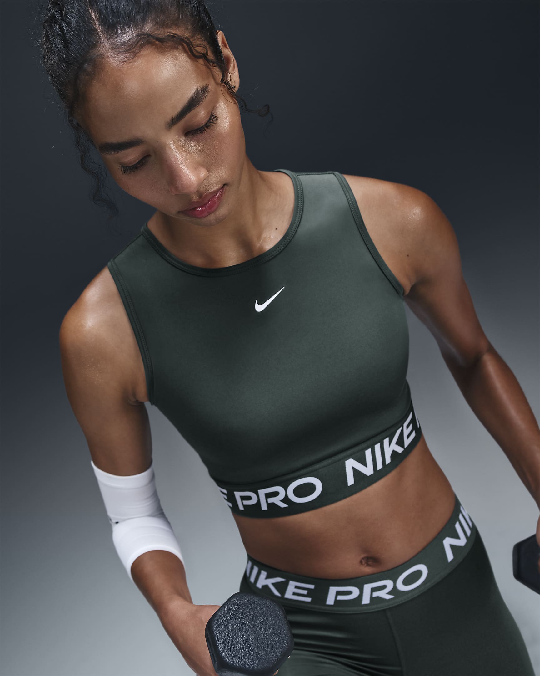 Kort Nike Pro Dri-FIT-tanktop til kvinder - Vintage Green/hvid