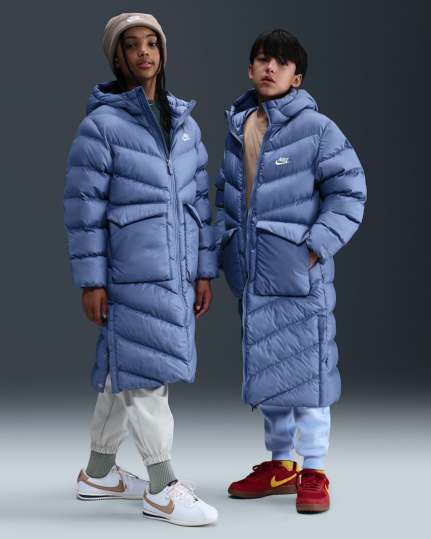 Parka rembourrée ample Therma-FIT Nike Sportswear All Day Play pour ado - World Indigo/Blanc