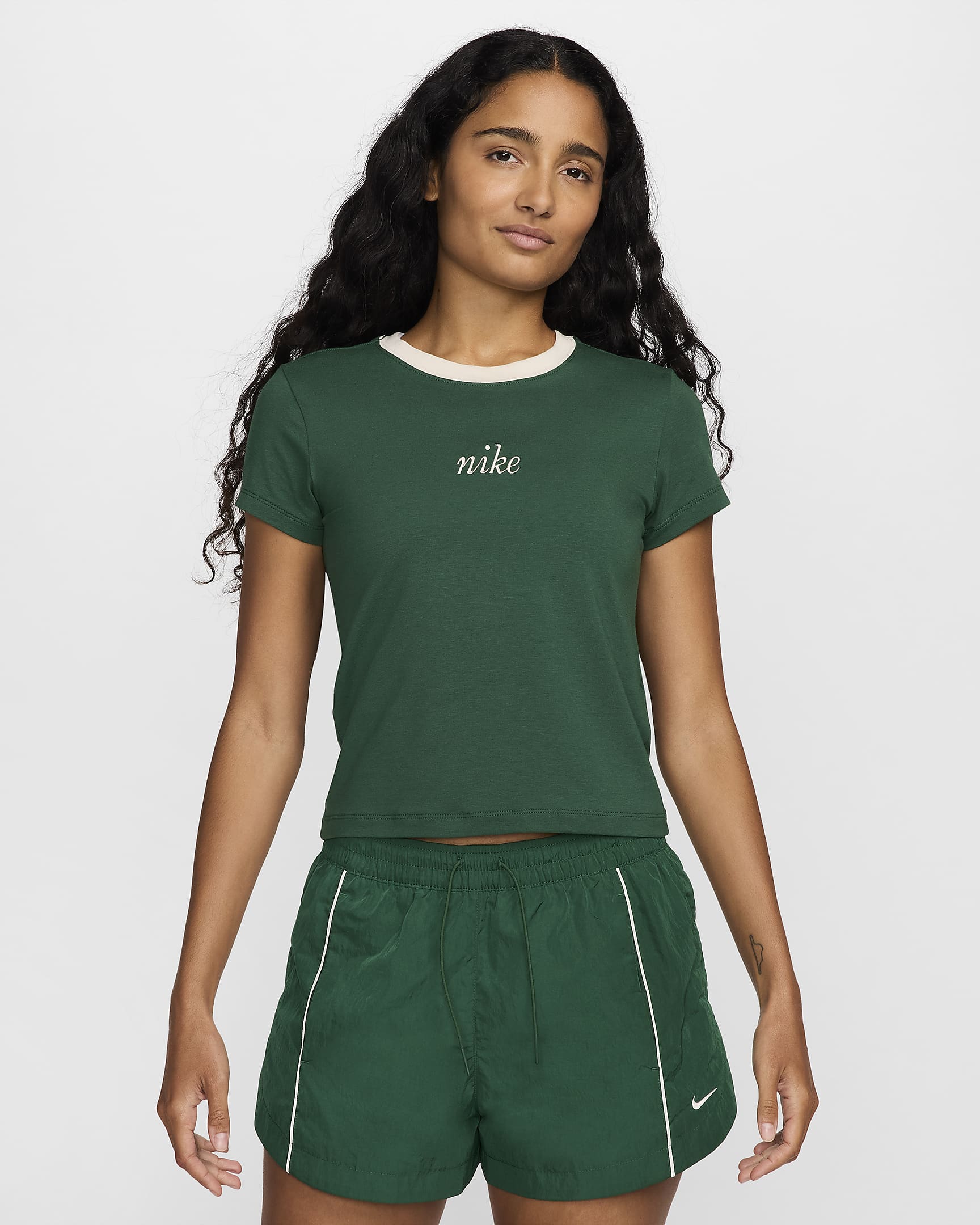 Nike Sportswear Chill Knit kort en aansluitend T-shirt voor dames - Gorge Green/Light Orewood Brown