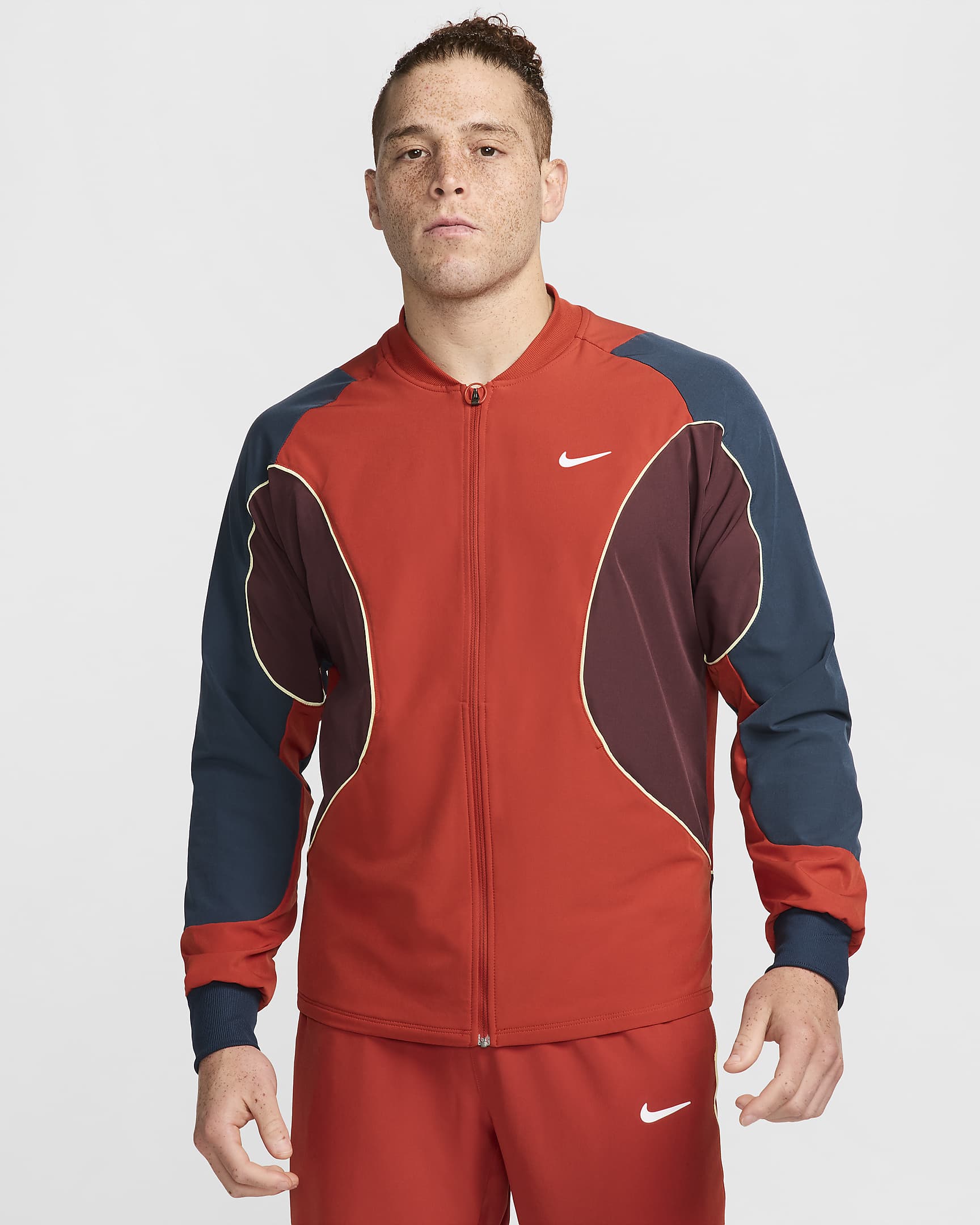 NikeCourt Advantage Dri-FIT-Tennisjacke für Herren - Dragon Red/Burgundy Crush/Armory Navy/Weiß