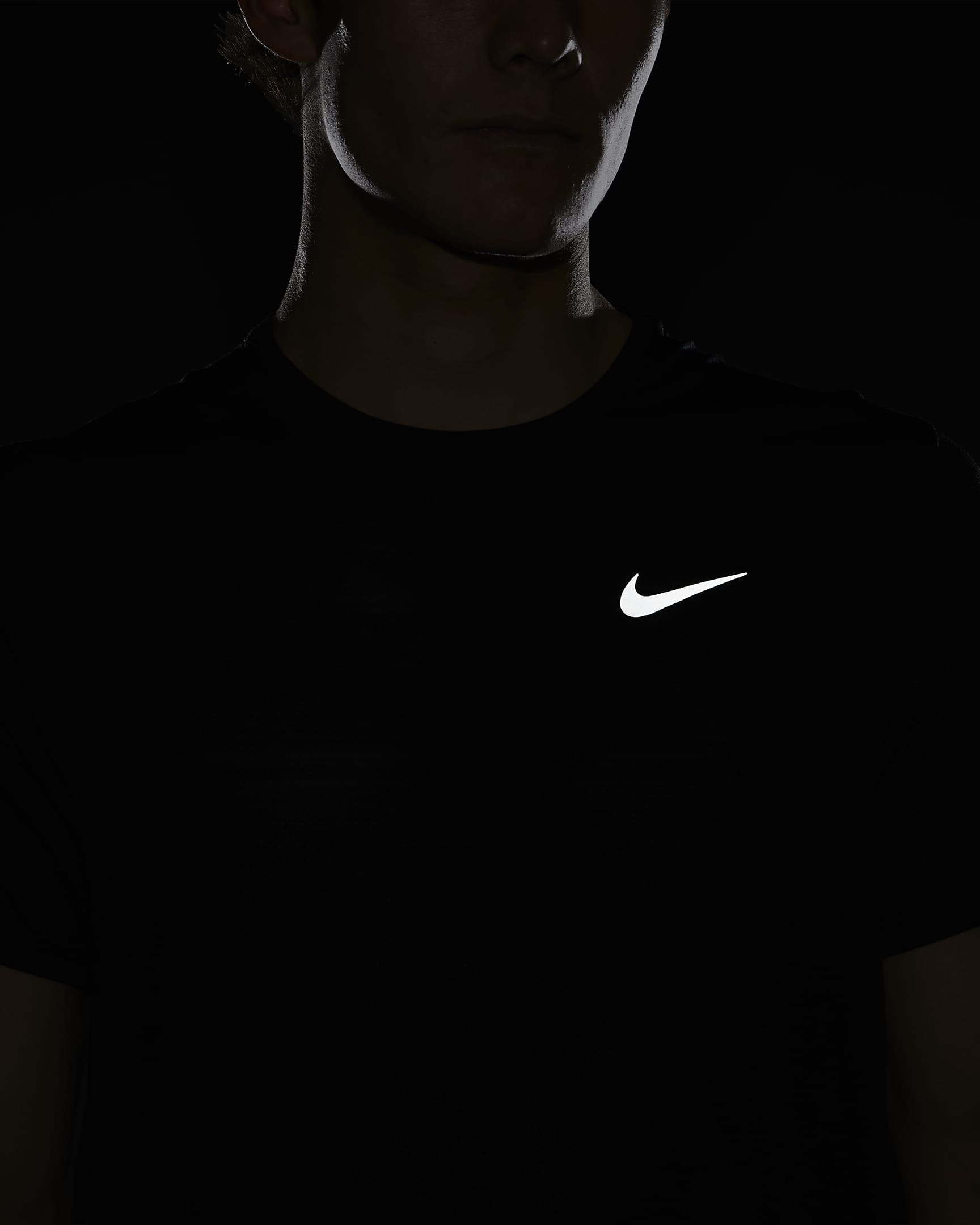 Nike Dri-FIT Miler Men's Short-Sleeve Running Top. Nike IN