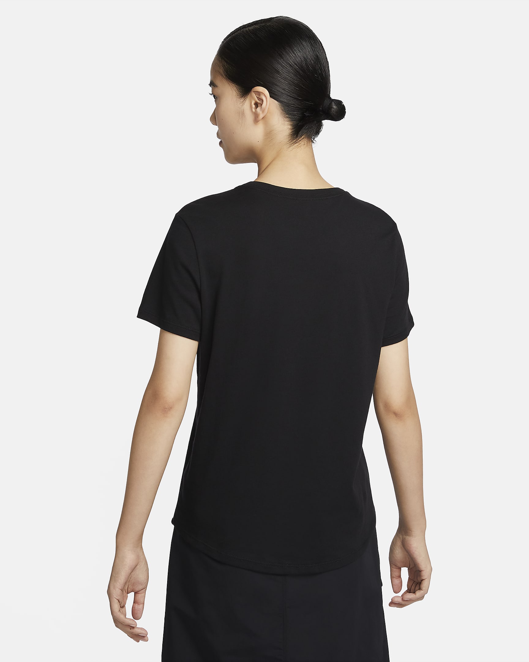 Nike Sportswear Club Essentials Women's T-Shirt - Black/White