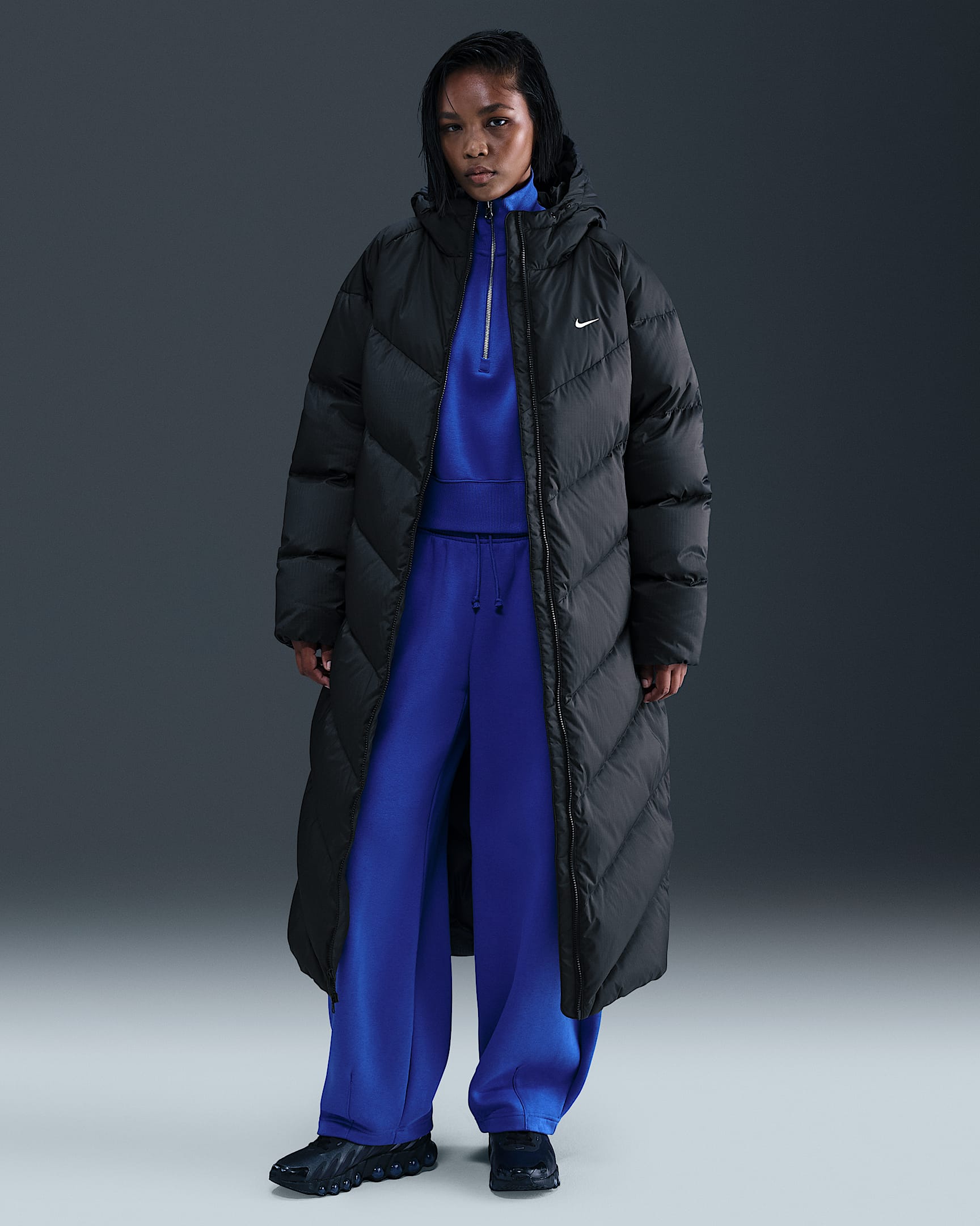 Nike Sportswear Windpuffer Parca de plomes ampla amb caputxa Storm-FIT - Dona - Negre/Sail