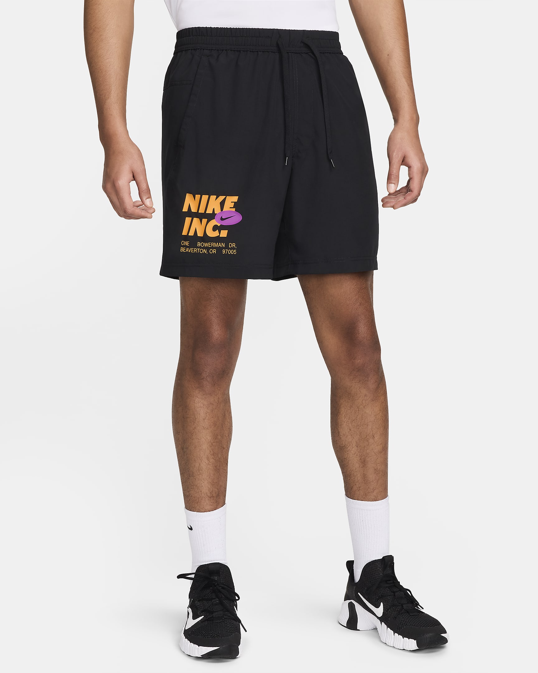 Nike Form Dri-FIT 18 cm-es, bélés nélküli férfi fitneszrövidnadrág - Fekete/Sundial/Vivid Purple