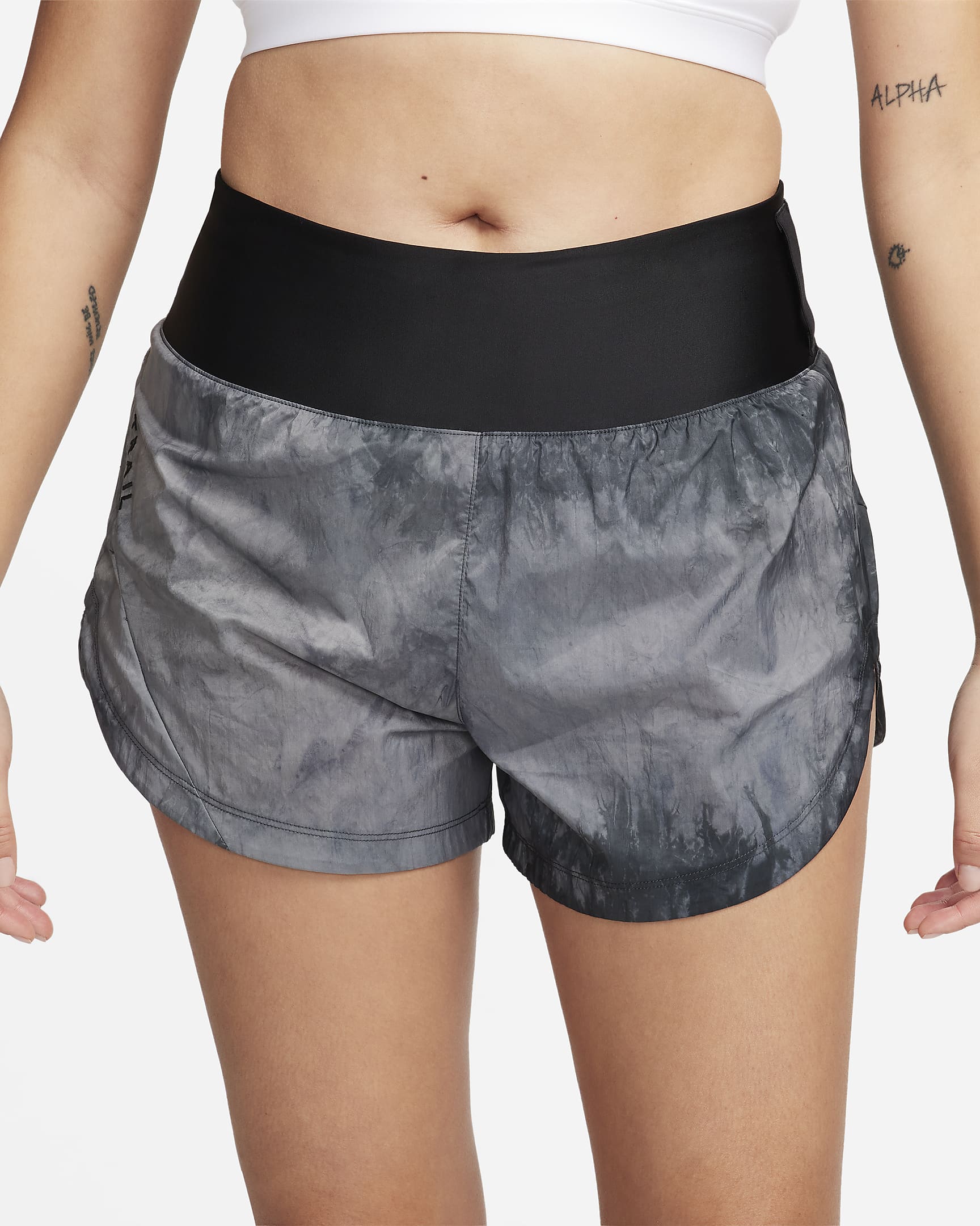 Shorts de correr Repel de tiro medio de 8 cm con forro de ropa interior para mujer Nike Trail - Negro/Negro