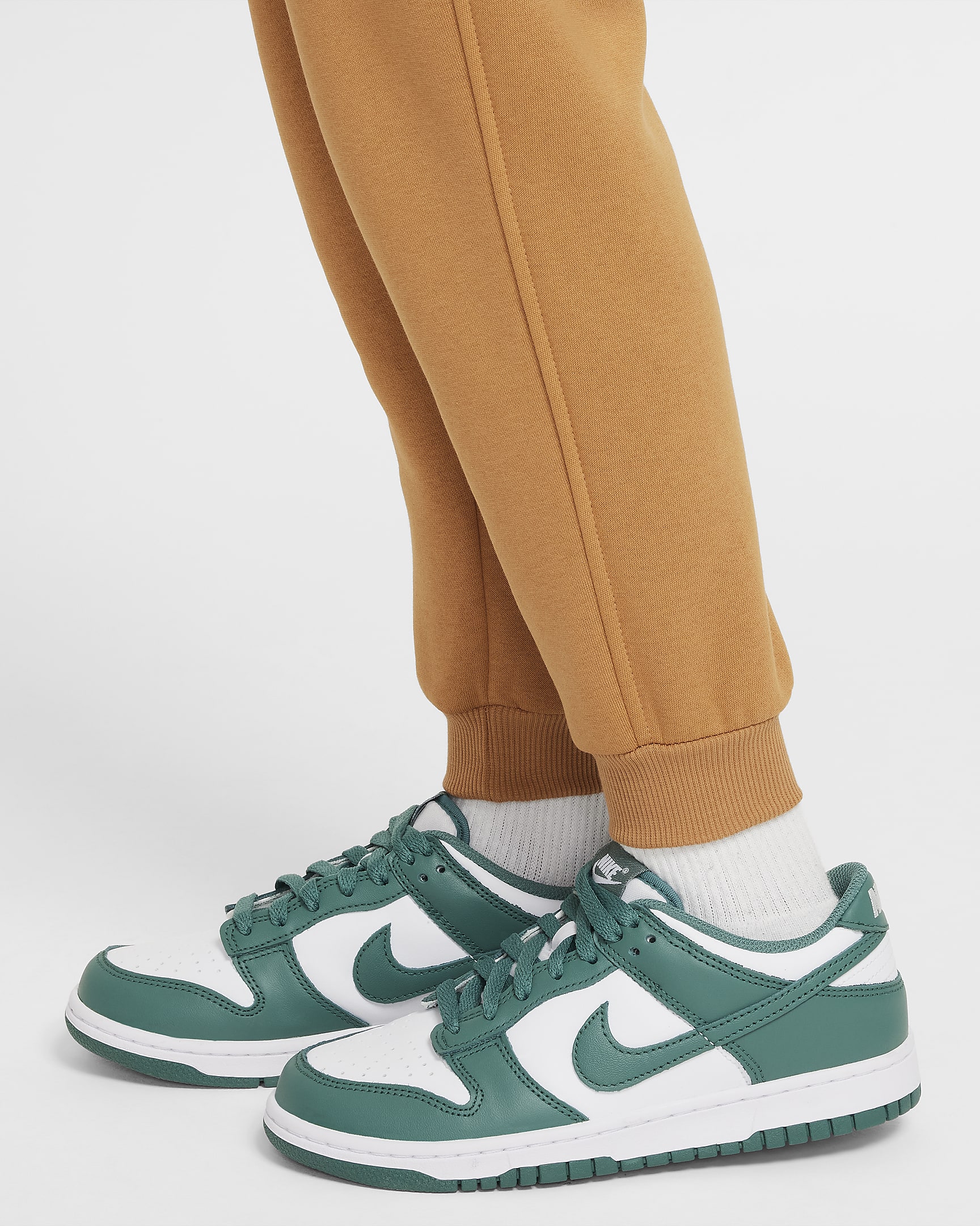 Nike Sportswear Club Fleece Older Kids' Joggers - Flax/White