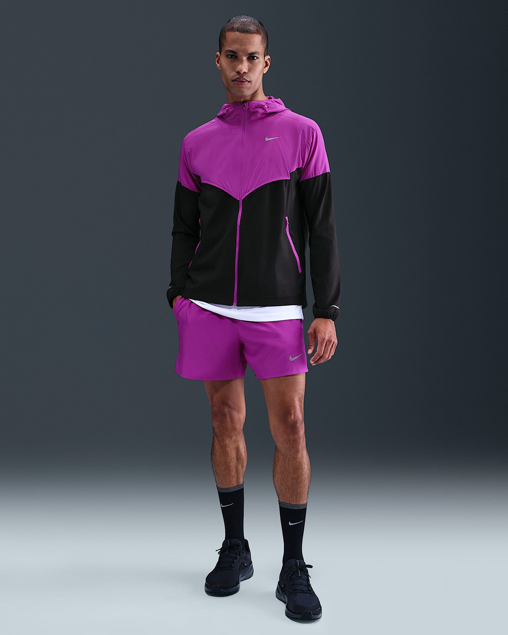 Nike Challenger multifunctionele 2-in-1 herenshorts met Dri-FIT (13 cm) - Vivid Purple/Vivid Purple/Zwart
