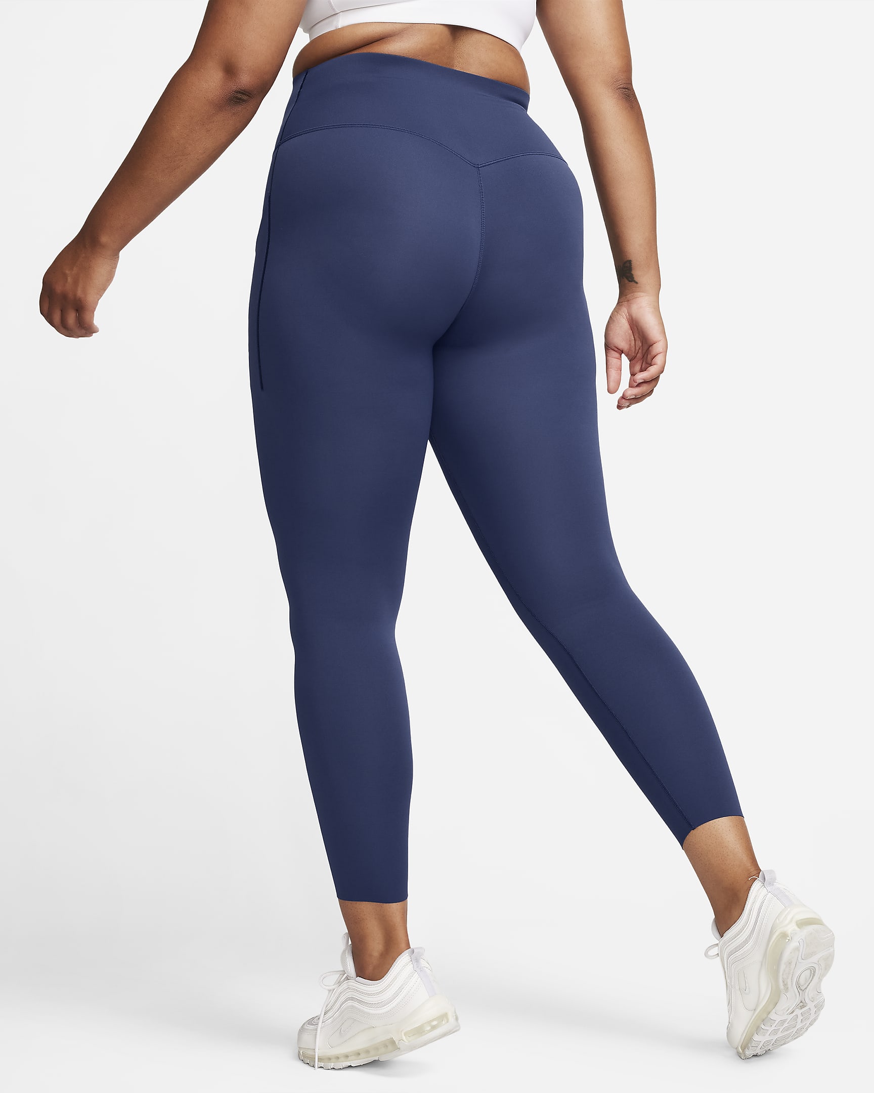 Leggings de 7/8 de tiro alto y sujeción media con bolsillos para mujer Nike Universa - Azul marino medianoche/Negro