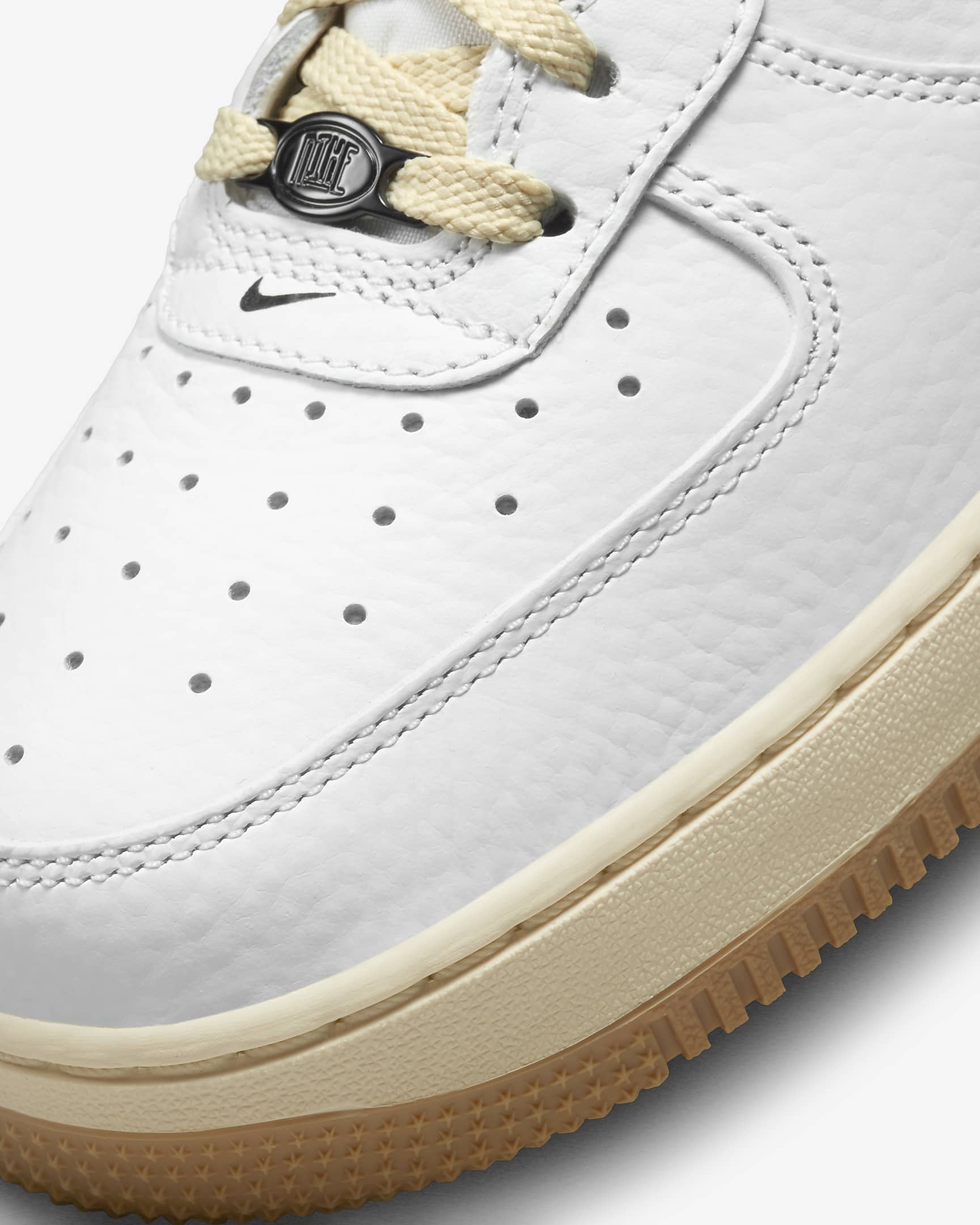 Nike Air Force 1 '07 LX Women's Shoes. Nike LU