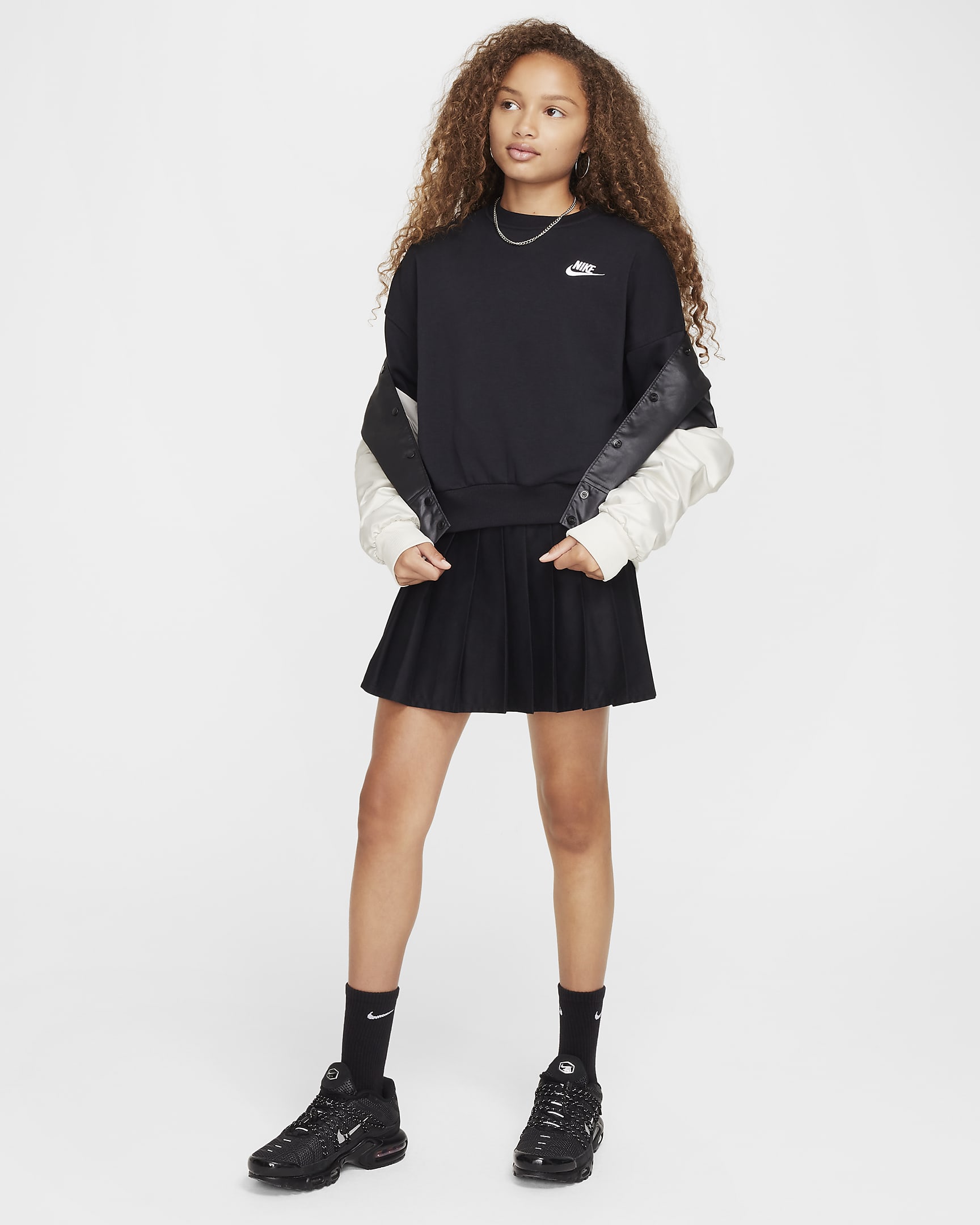 Nike Sportswear Club Fleece Girls' Boxy Crew-Neck Sweatshirt - Black/White