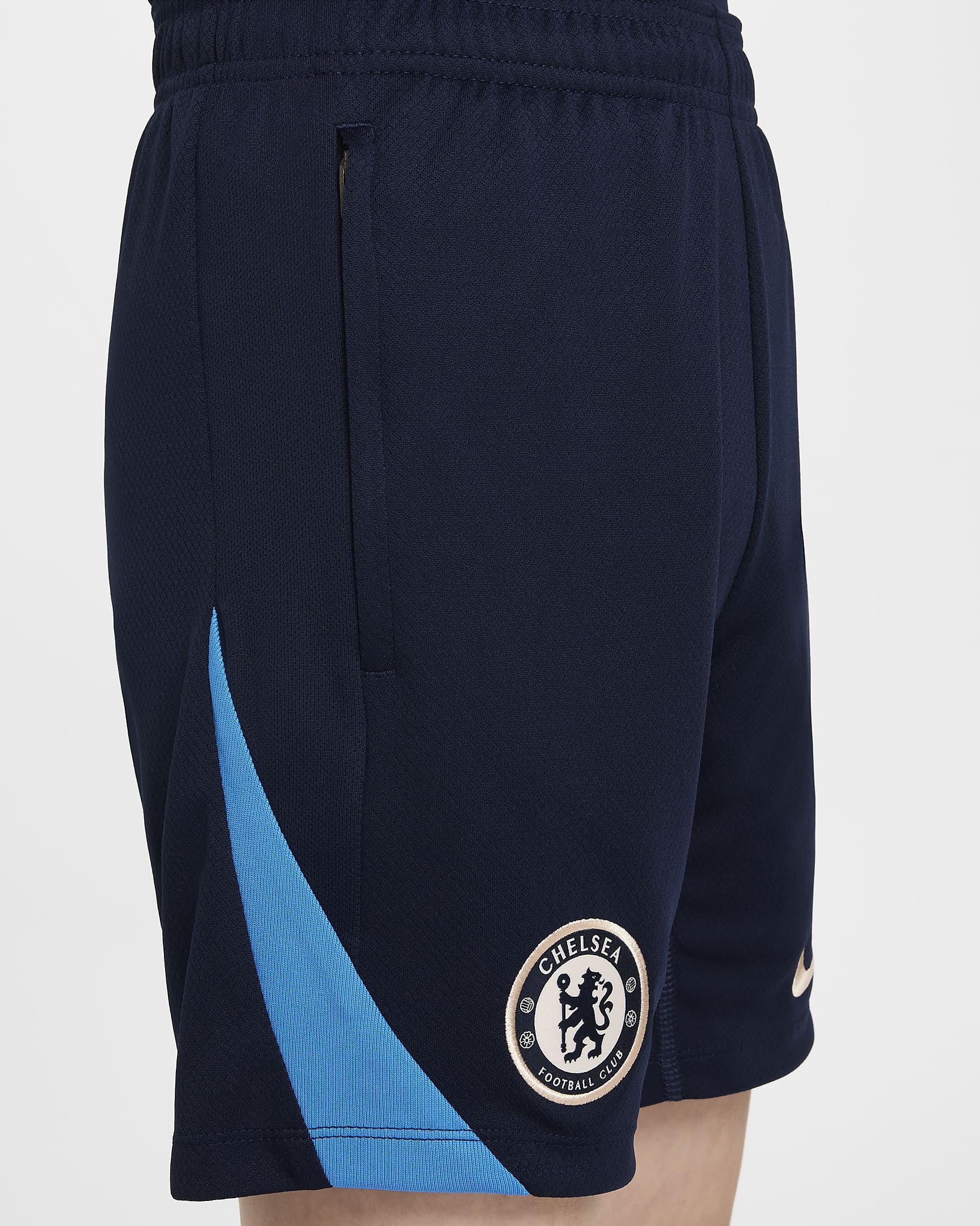 Chelsea F.C. Strike Older Kids' Nike Dri-FIT Football Knit Shorts - Obsidian/Light Photo Blue/Guava Ice