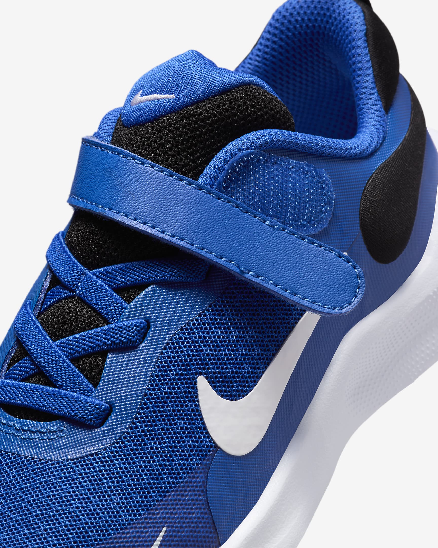 Nike Revolution 7 cipő gyerekeknek - Game Royal/Fekete/Fehér