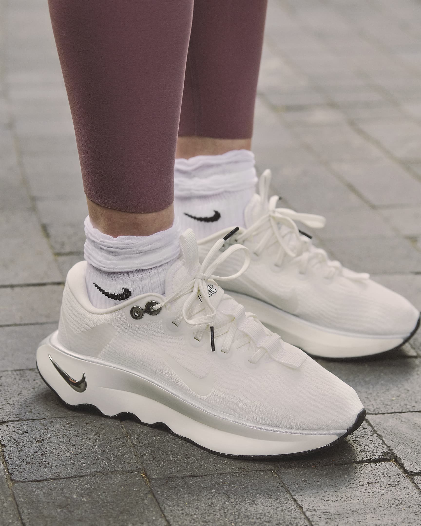 Tenis de caminata para mujer Nike Motiva - Blanco cumbre/Vela/Negro/Blanco cumbre