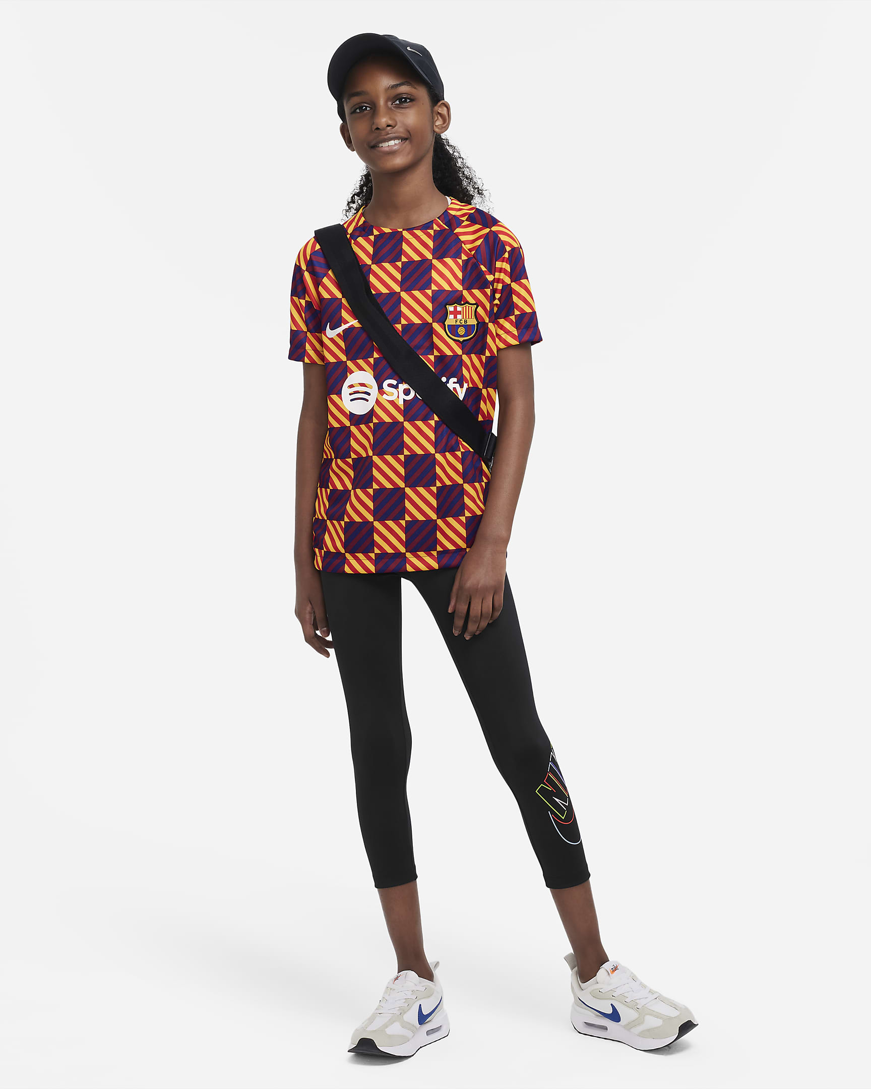 F.C. Barcelona Older Kids' Nike Dri-FIT Pre-Match Football Top. Nike BG