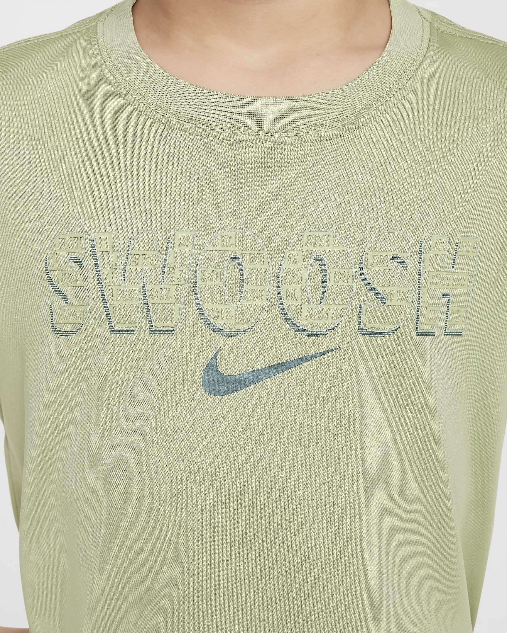 Playera Swoosh para niños talla pequeña Nike Dri-FIT "Just Do It" - Verde aceite