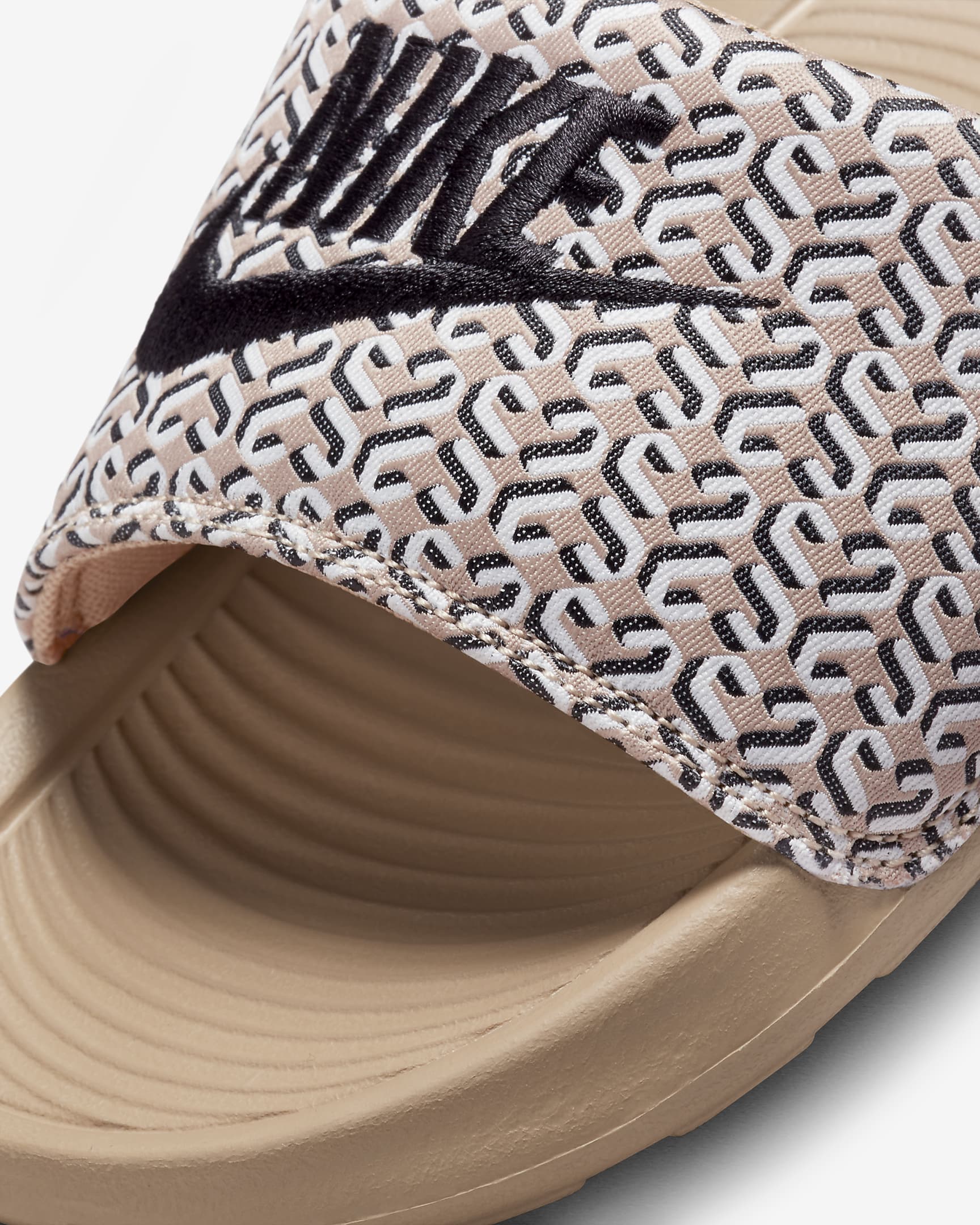 Nike Victori One x Nike United Women's Slides. Nike BG