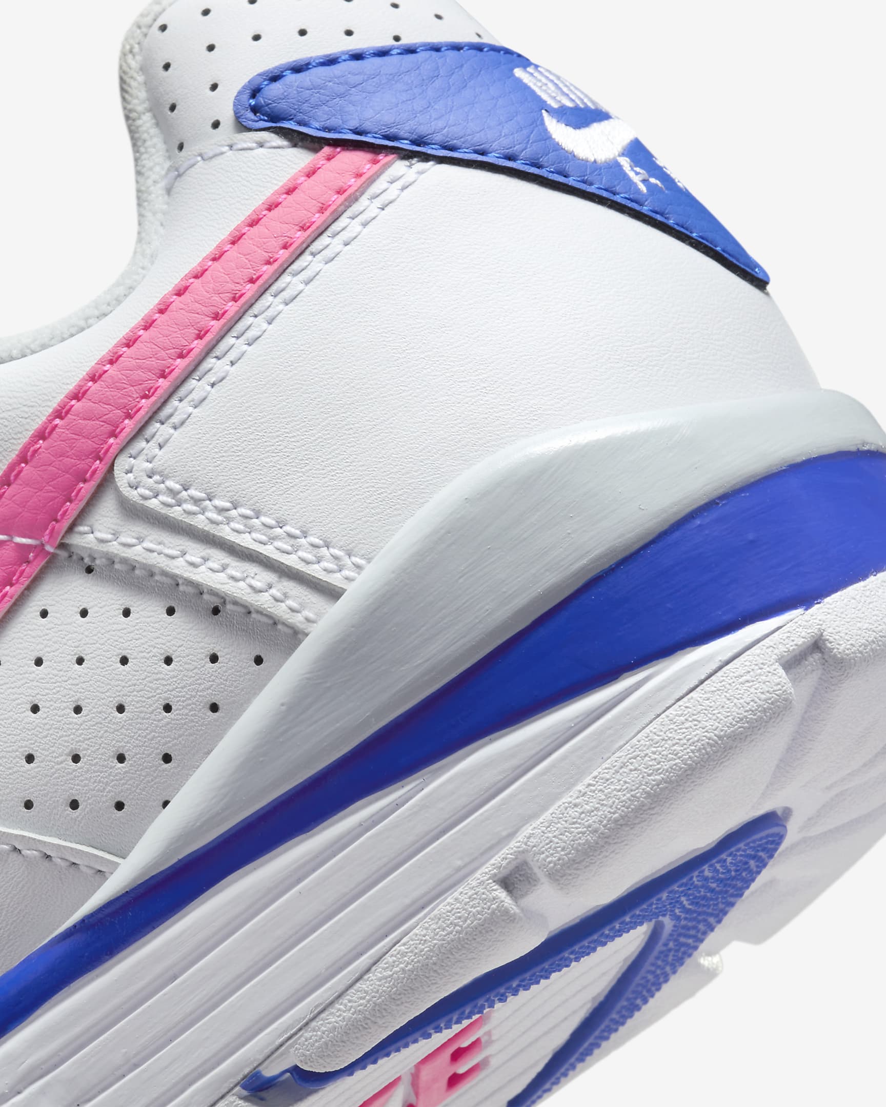 Tenis Nike Air Cross Trainer 3 Low - Blanco/Azul carrera/Plata liso/Hiperrosa