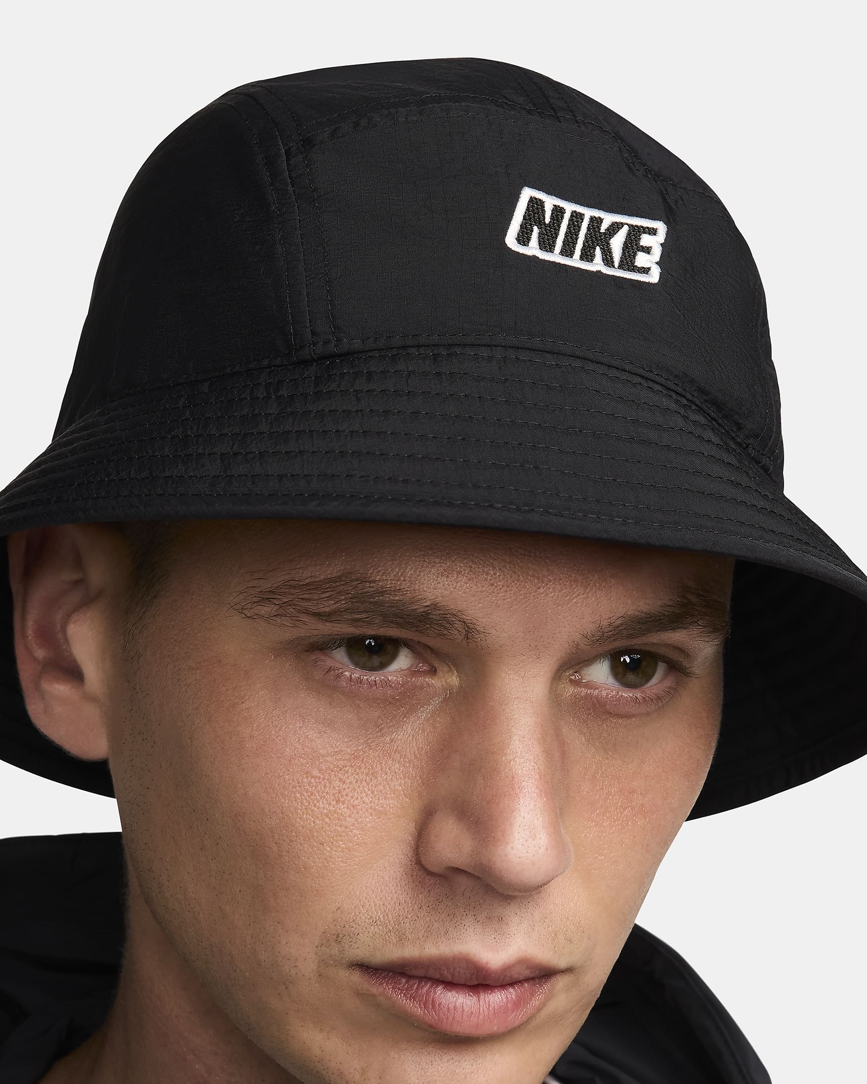 Gorro tipo pescador Nike Apex - Negro/Blanco cumbre