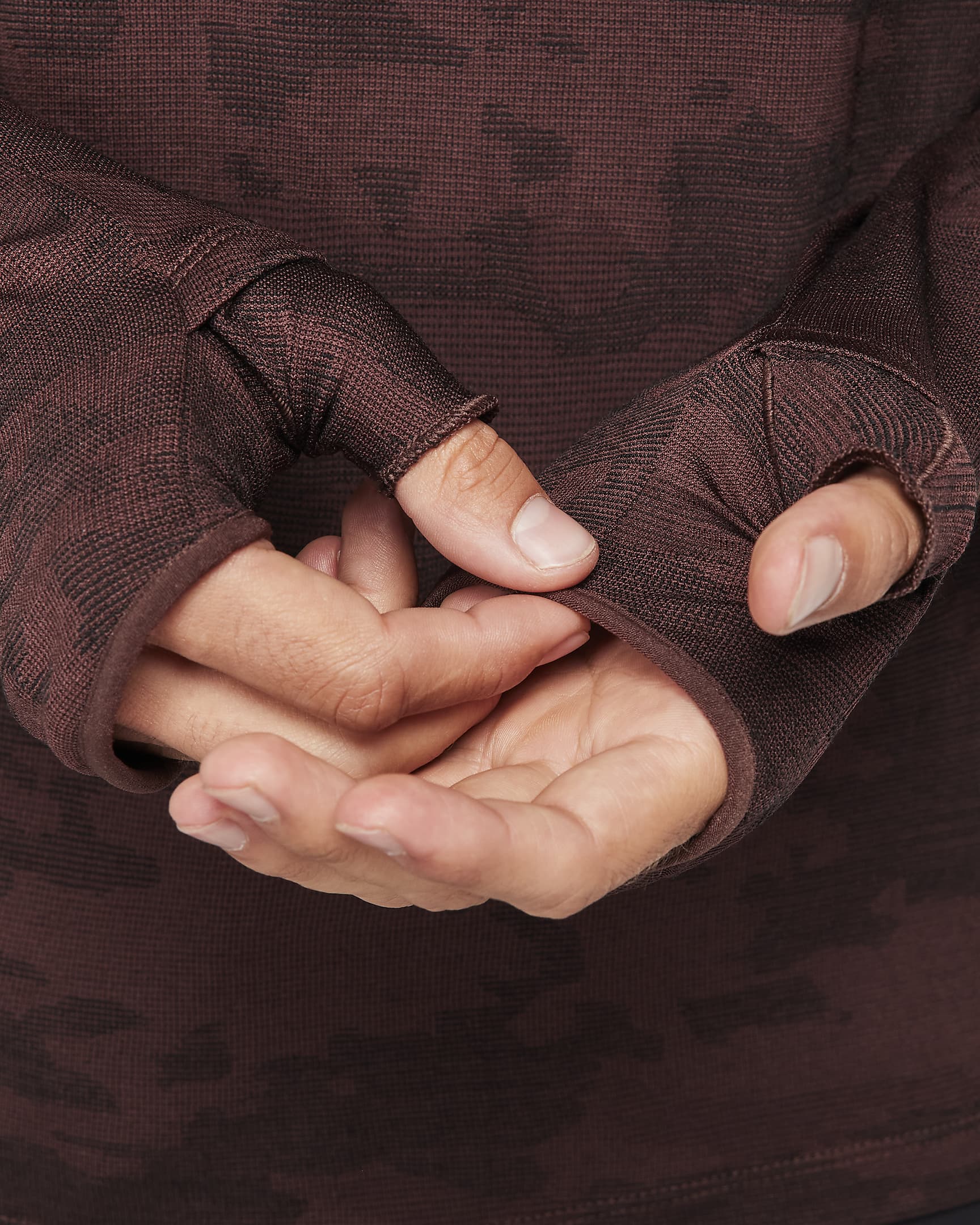 nike therma running top