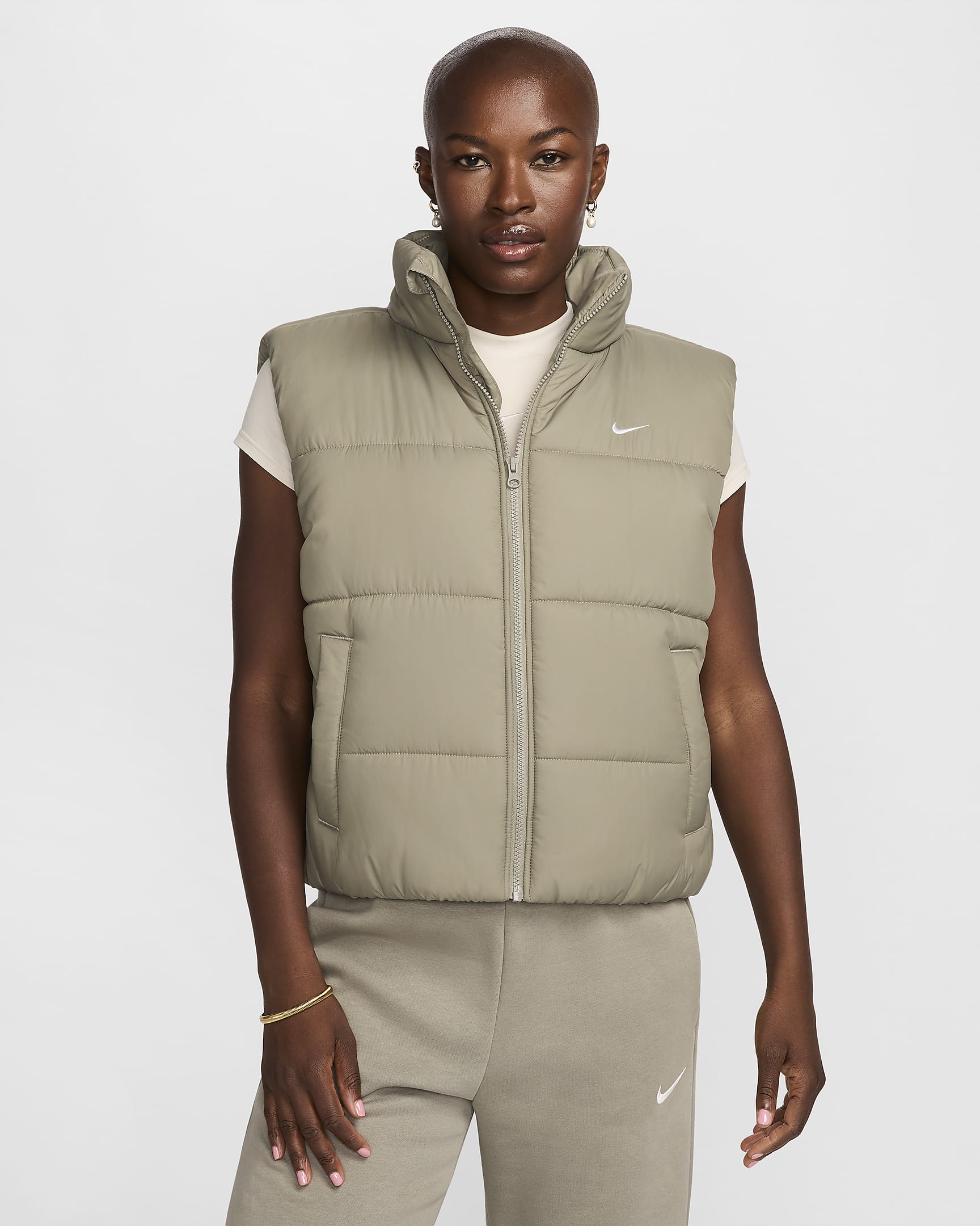 Veste sans manches ample Therma-FIT Nike Sportswear Classic Puffer pour femme - Light Army/Blanc