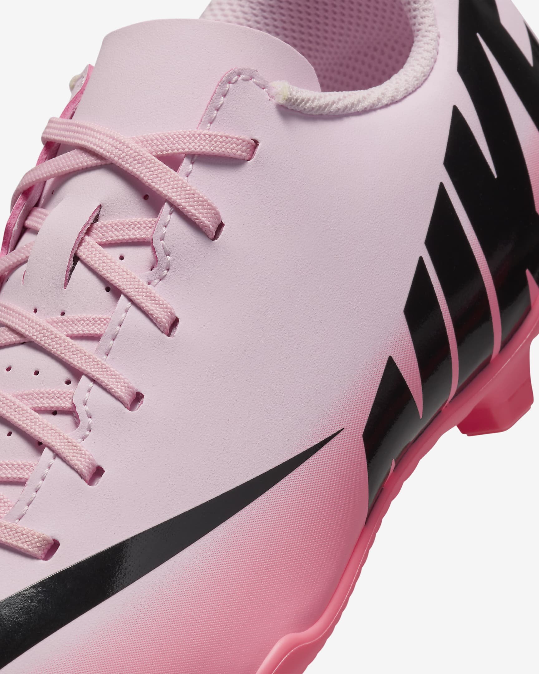 Tacos de fútbol MG de corte low para niños de preescolar y grandes Nike Jr. Mercurial Vapor 15 Club - Espuma rosa/Negro