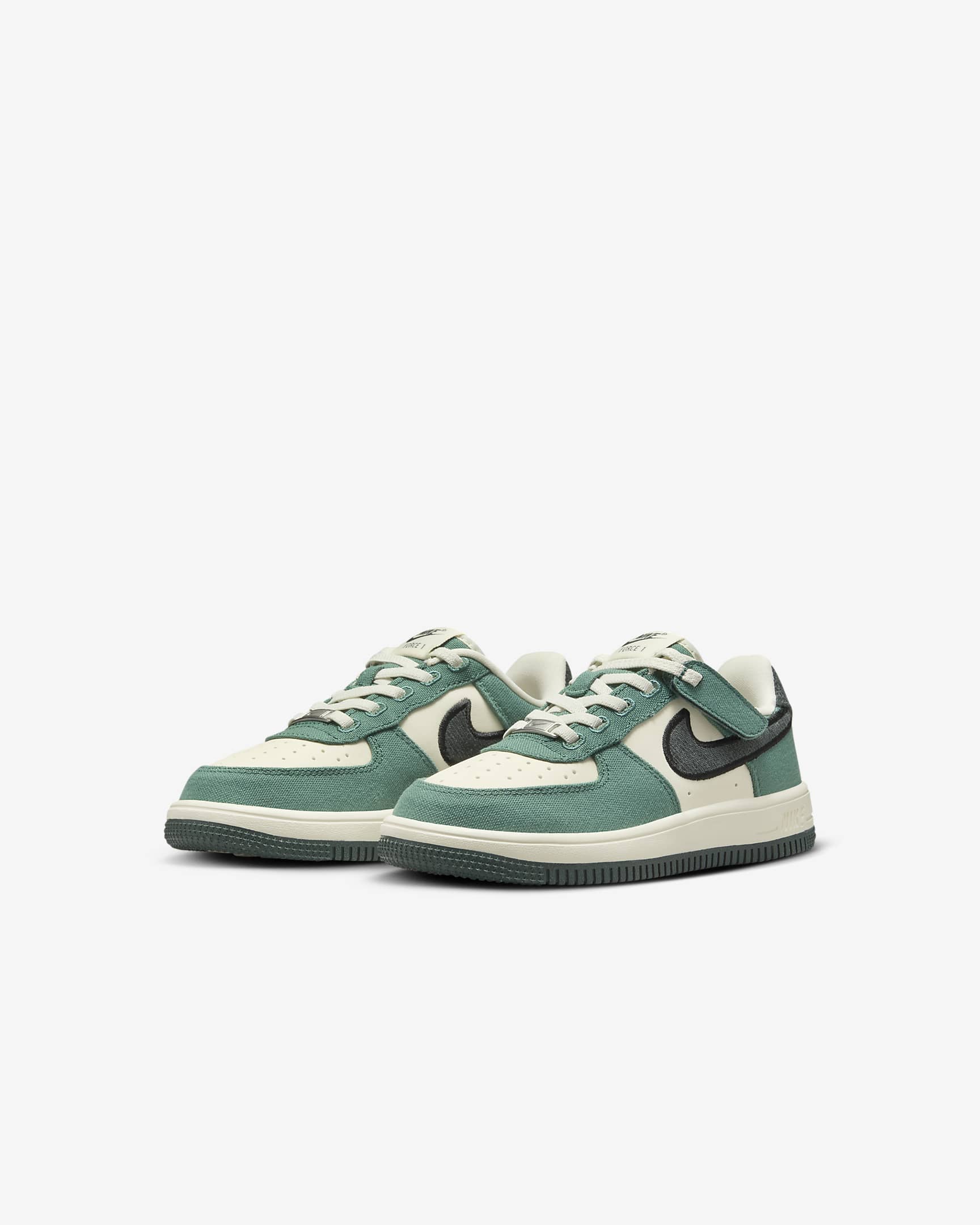 Nike Force 1 Low LV8 3 EasyOn Schuh (jüngere Kinder) - Coconut Milk/Bicoastal/Gum Dark Brown/Vintage Green