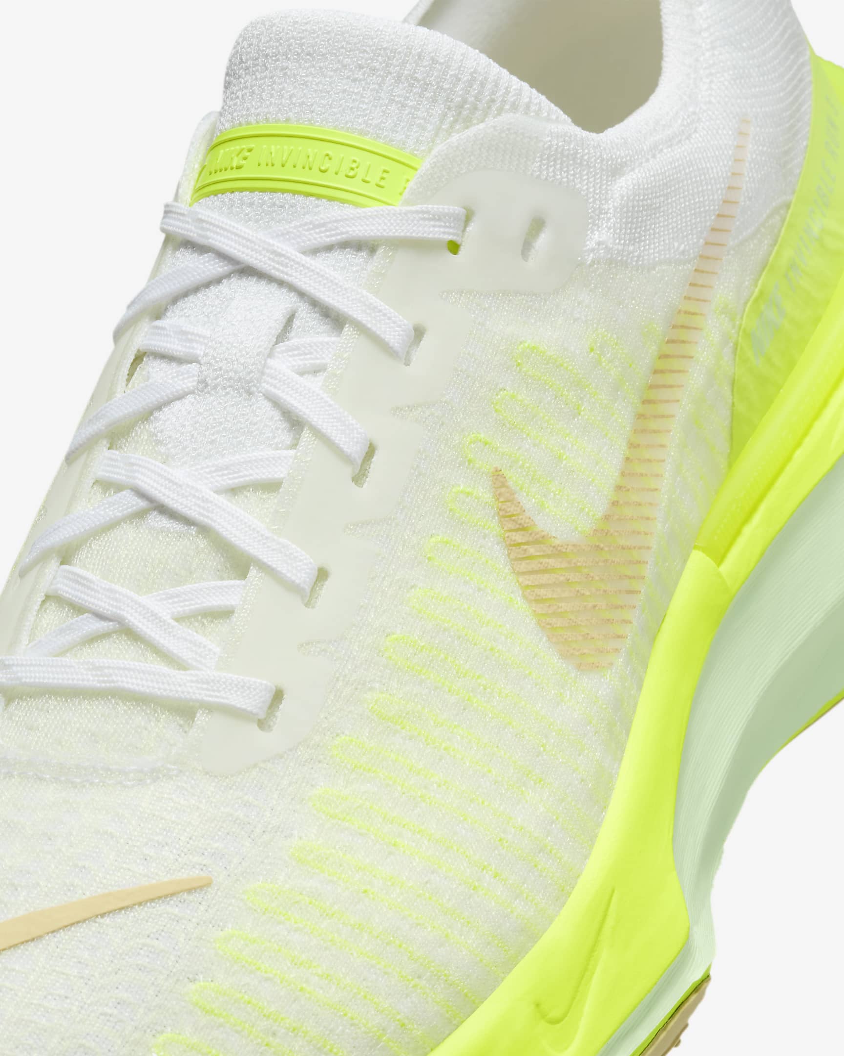 Chaussure de running sur route Nike Invincible 3 pour homme - Blanc/Volt/Sail/Team Gold