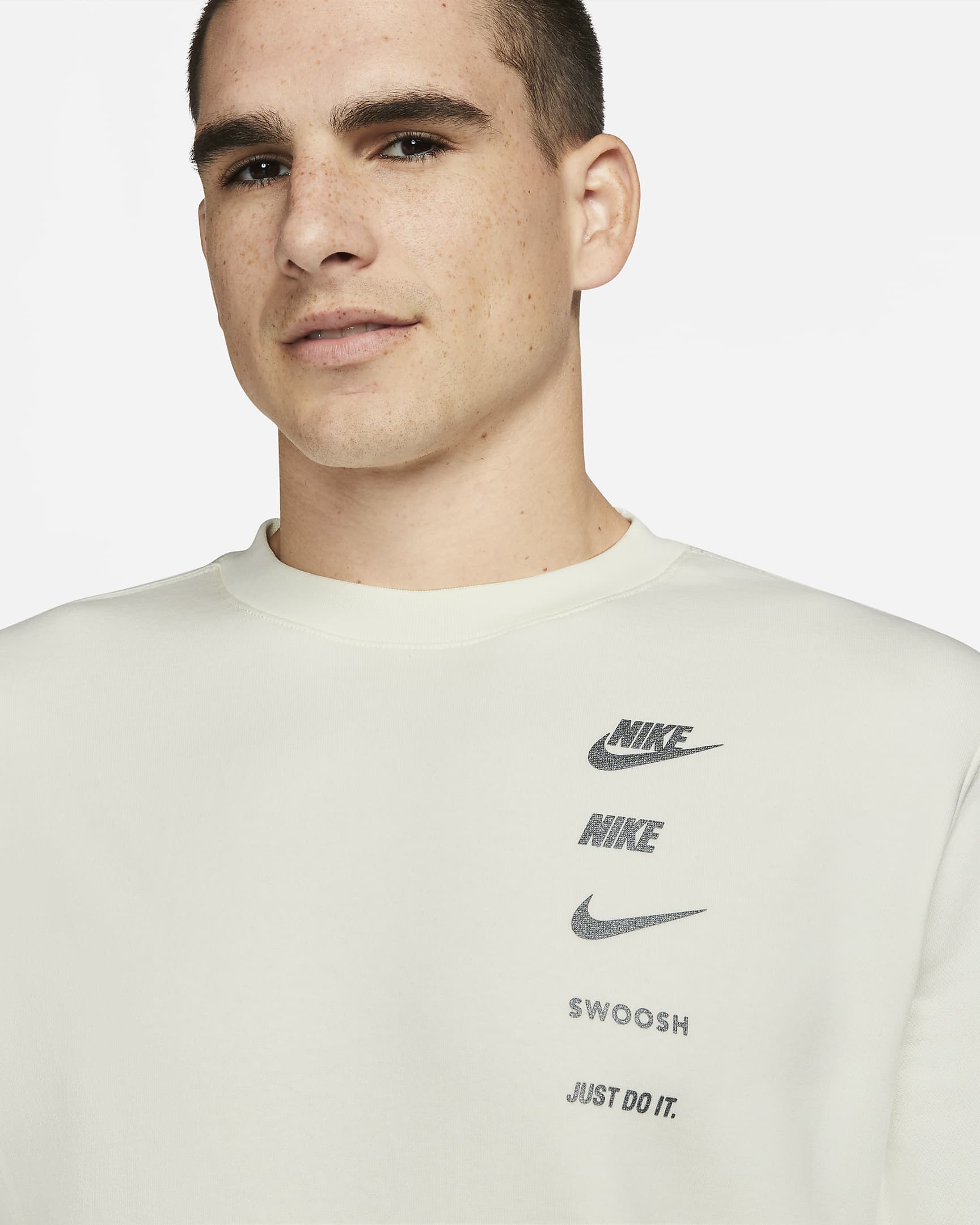 Nike Sportswear Standard Issue Men's CrewNeck Sweatshirt. Nike NL