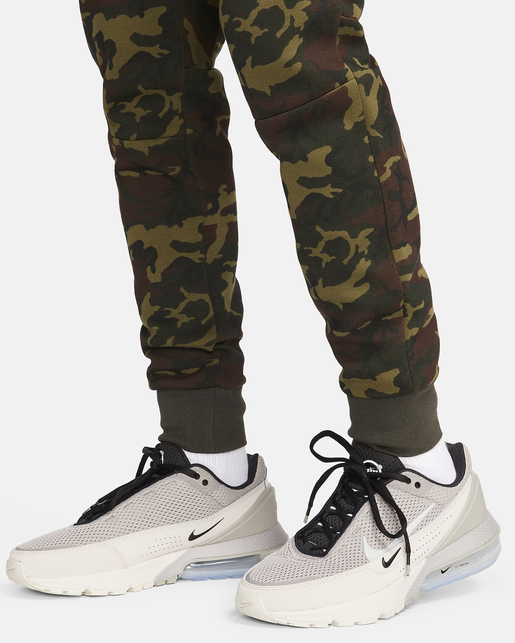 Nike Sportswear Tech Fleece OG Men's Slim-Fit Joggers. Nike BE