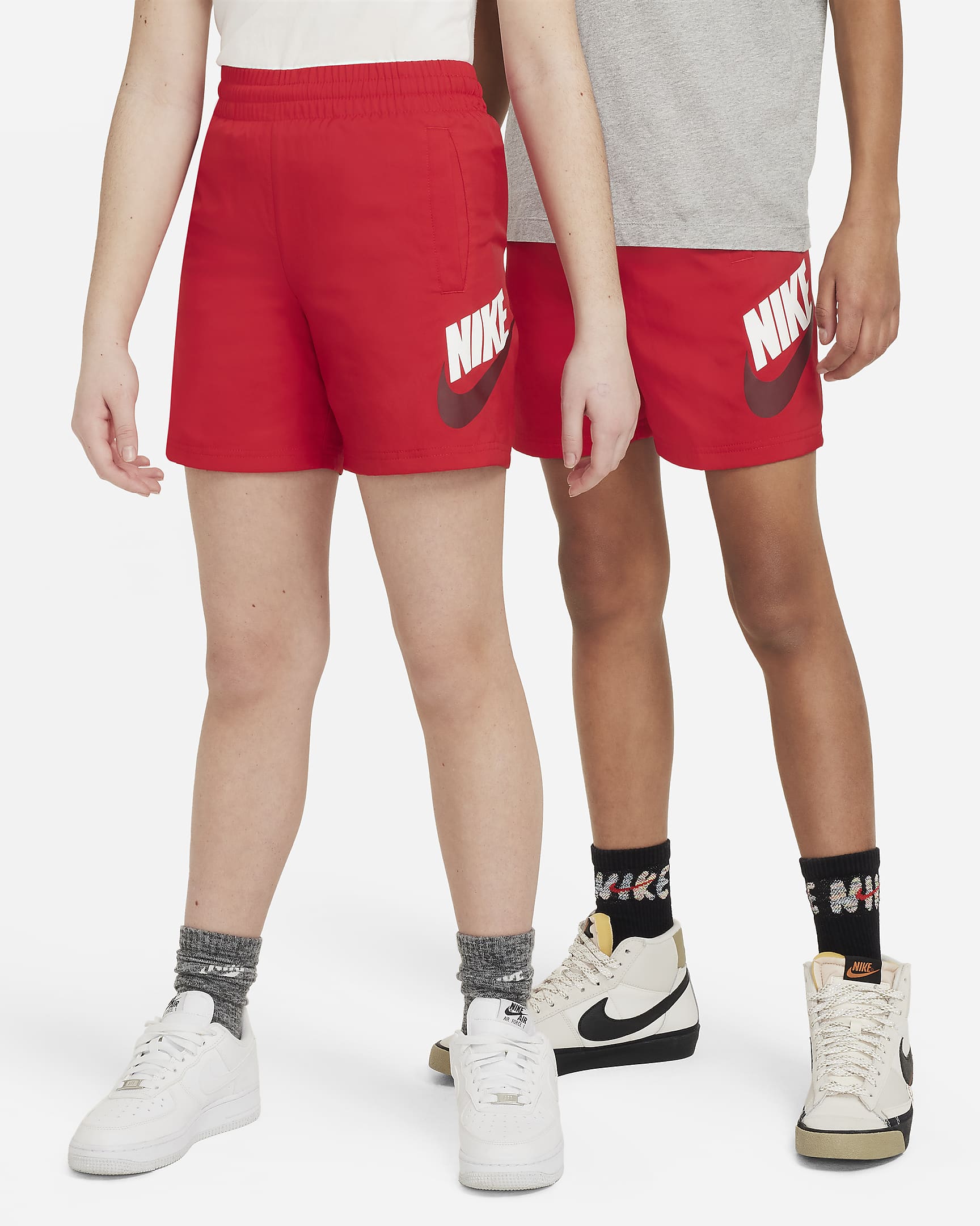 Nike Sportswear Older Kids' Woven Shorts - University Red