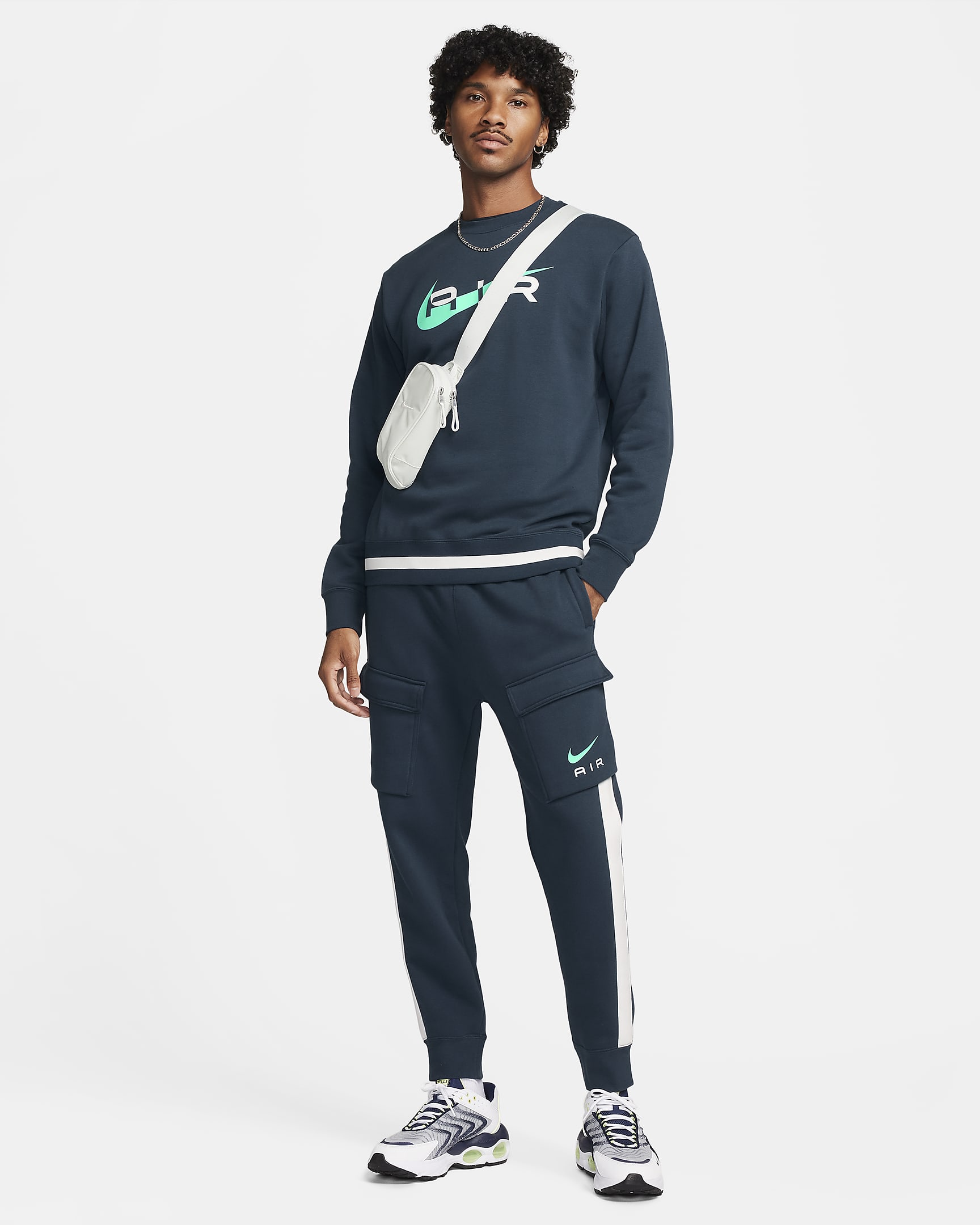 Nike Air Men's Fleece Crew-Neck Sweatshirt. Nike UK