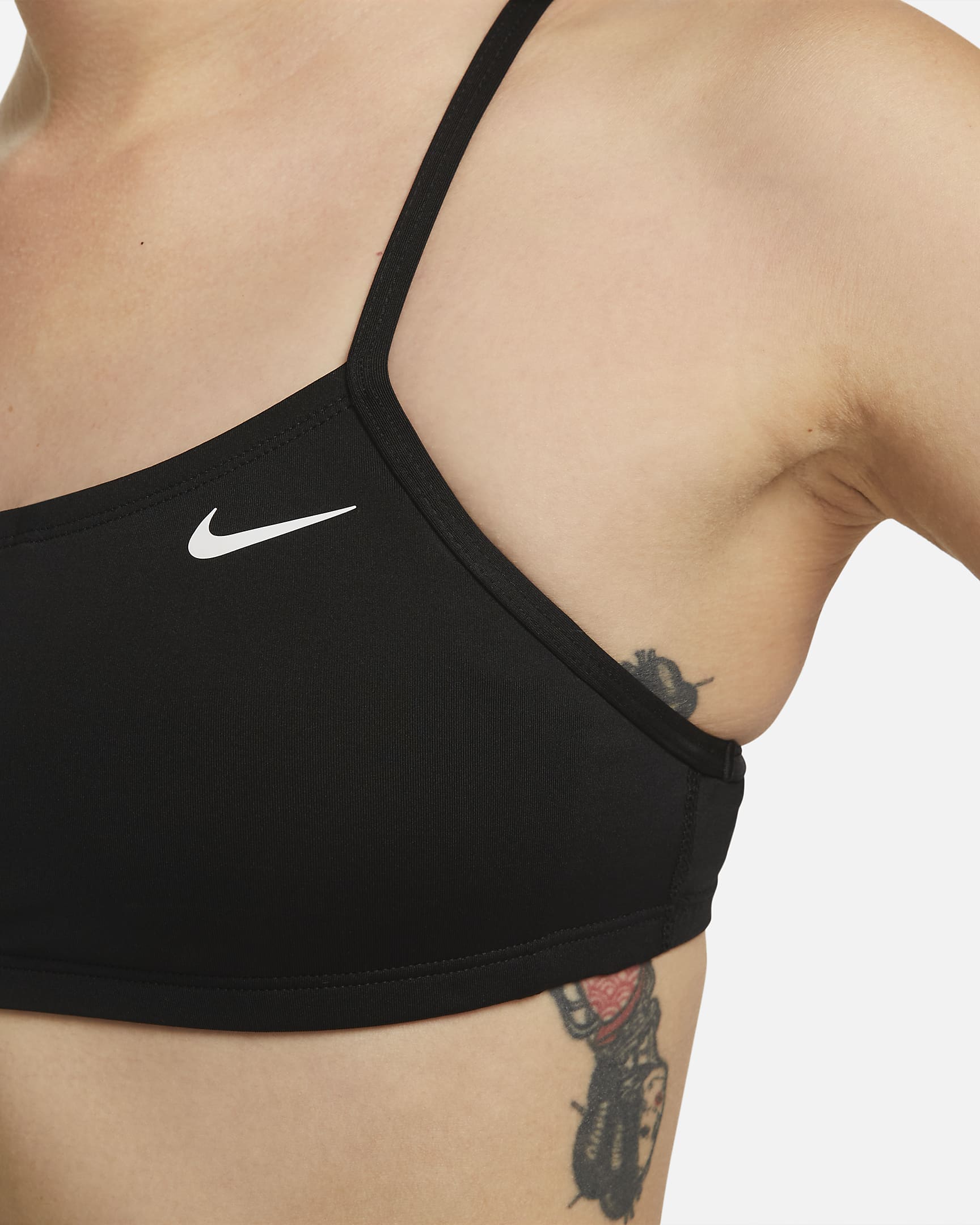 Prenda superior de bikini con espalda deportiva Nike Essential - Negro