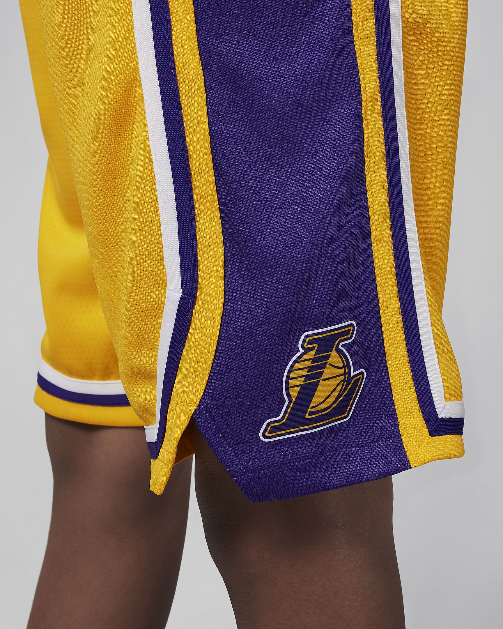 Los Angeles Lakers 2023/24 Icon Edition Pantalón corto Nike NBA Swingman - Niño - Amarillo