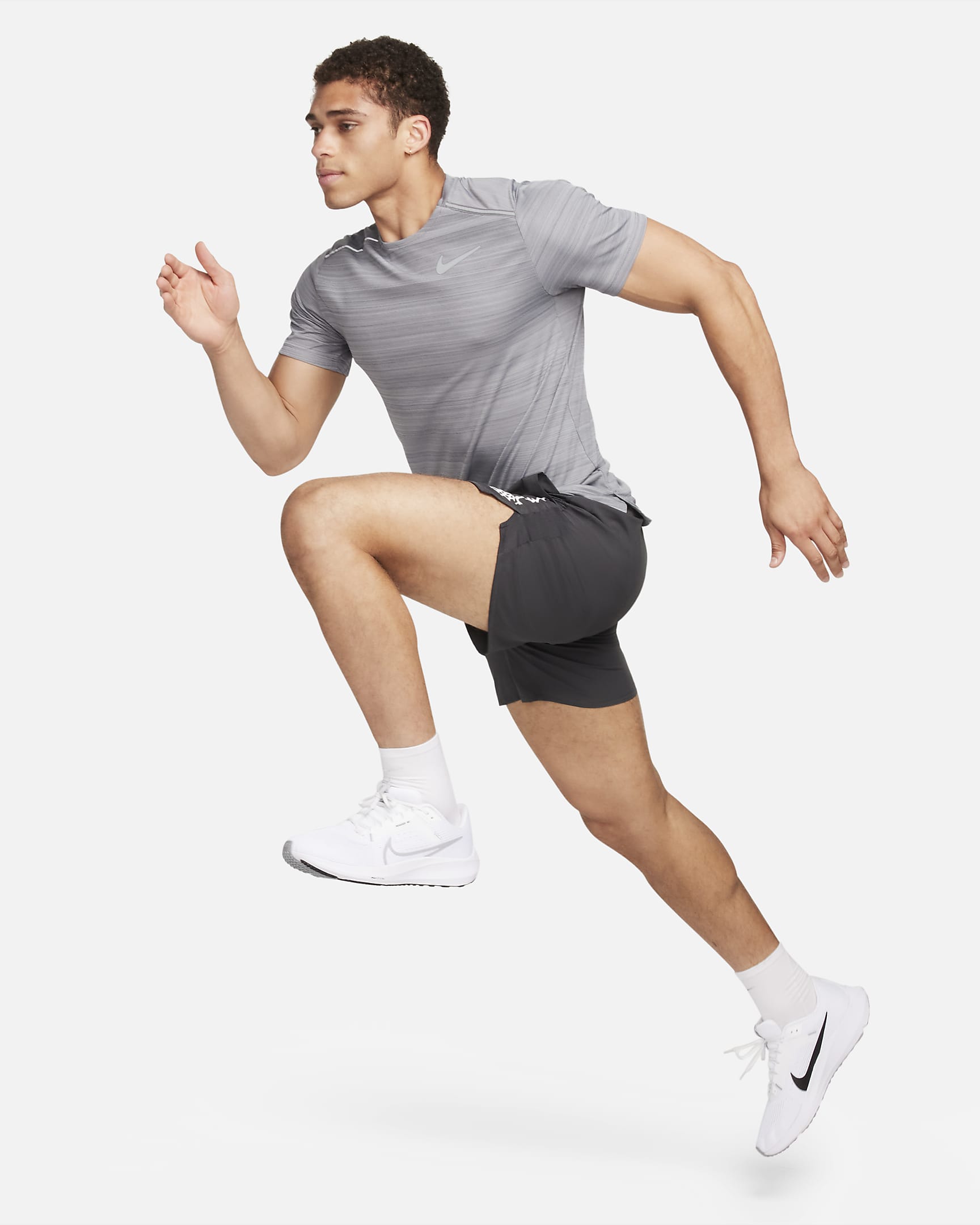 Camisola de running de manga curta Nike Miler para homem - Cinzento Smoke