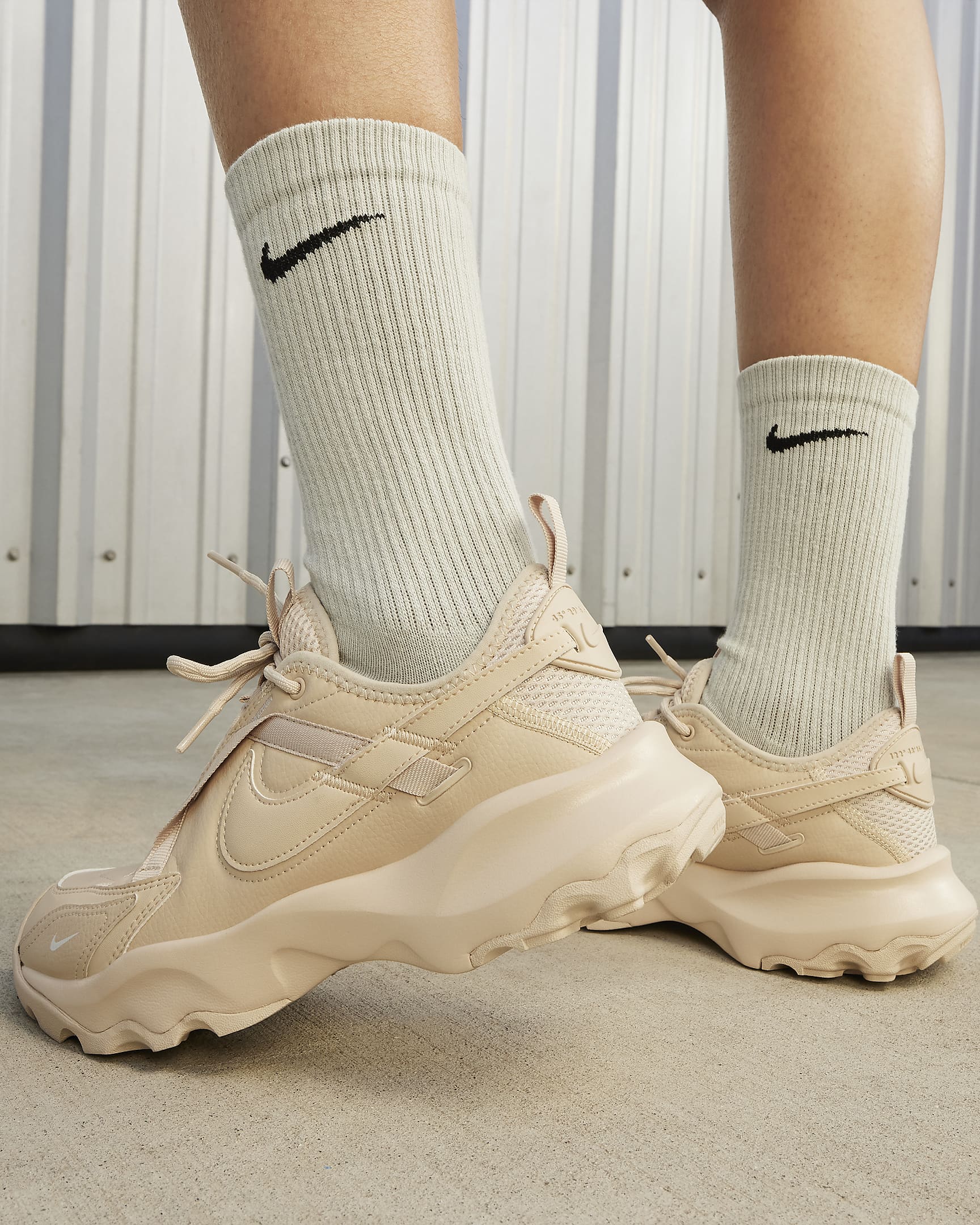 Nike TC 7900 Women's Shoes - Sand Drift/Sail/Sand Drift