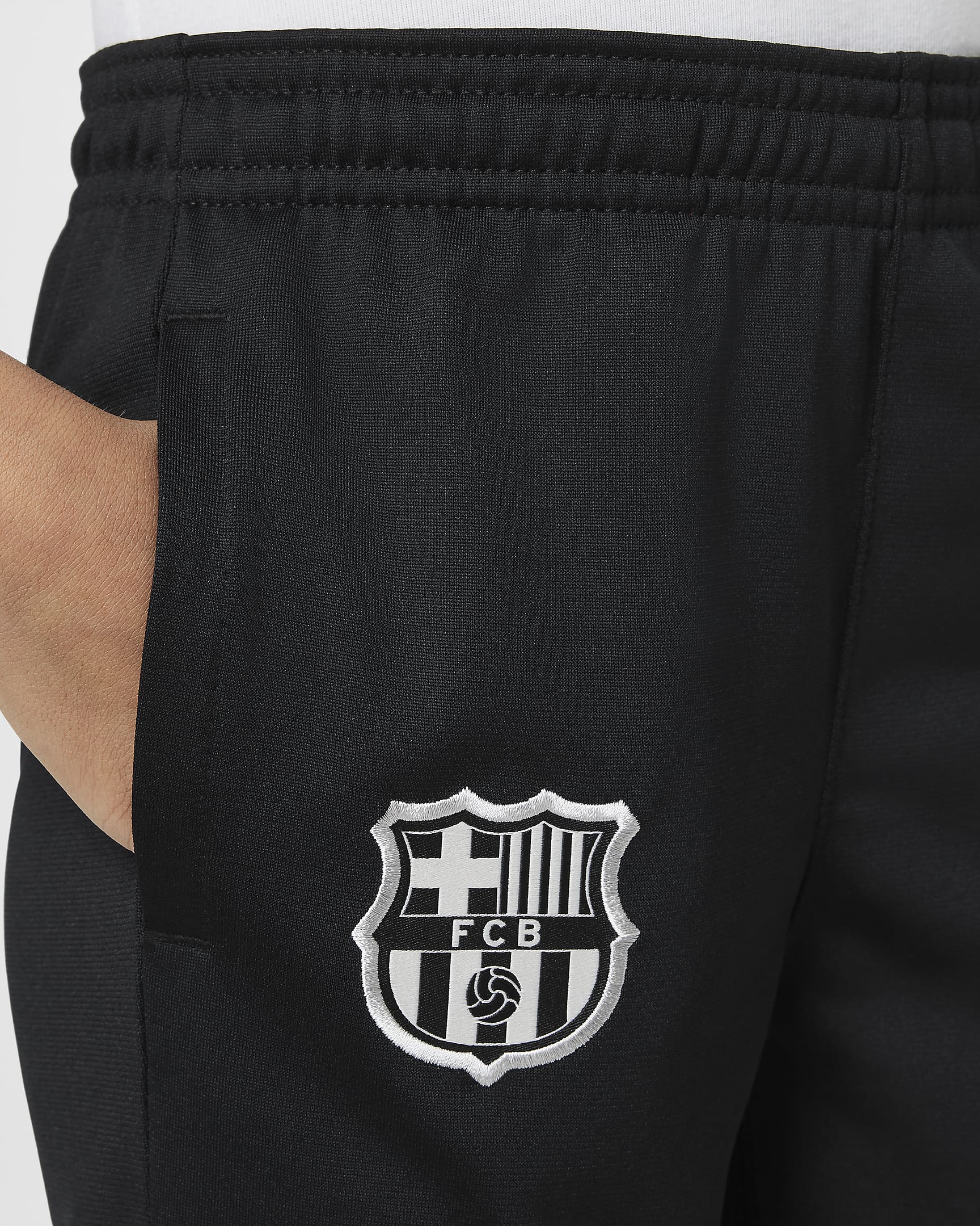 FC Barcelona Strike Nike Dri-FIT strikket fotballtracksuit til små barn - Svart/Noble Red/Deep Royal Blue/Light Orewood Brown