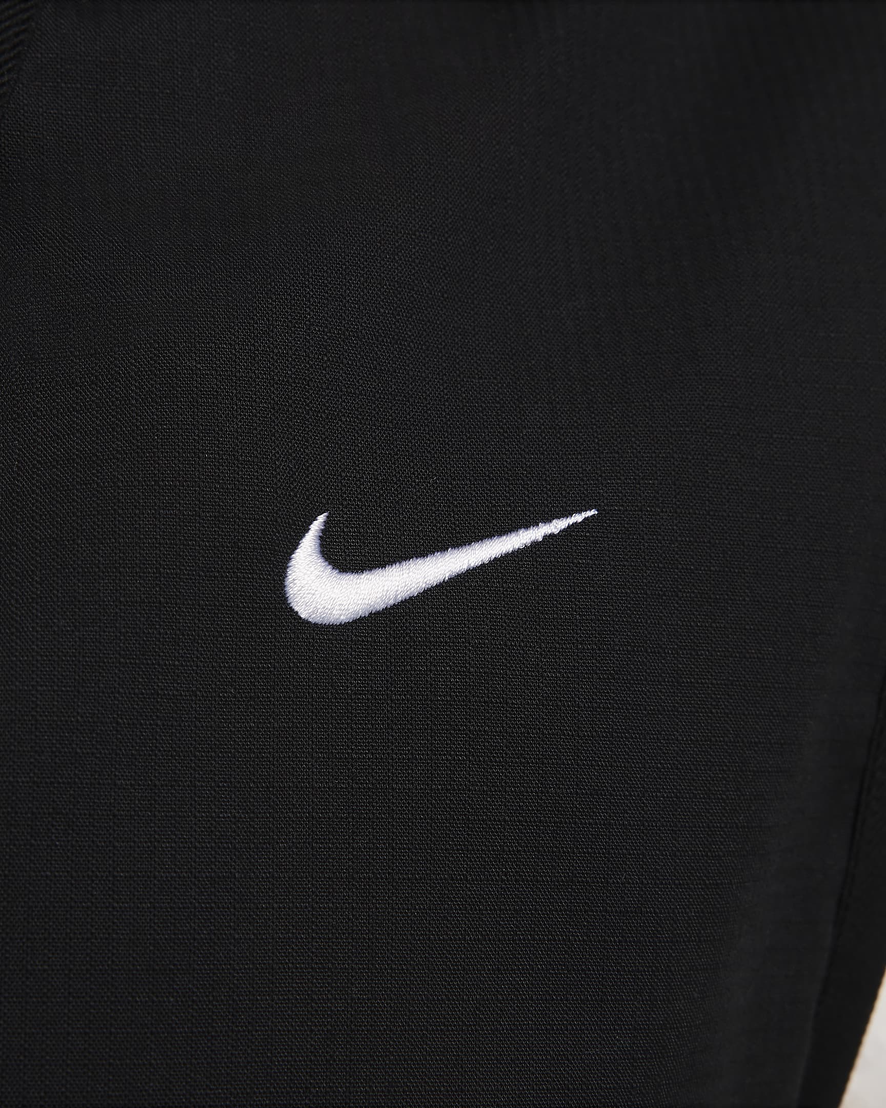 Nike Sportswear Essential ledig, vevd cargovest til dame - Svart/Hvit