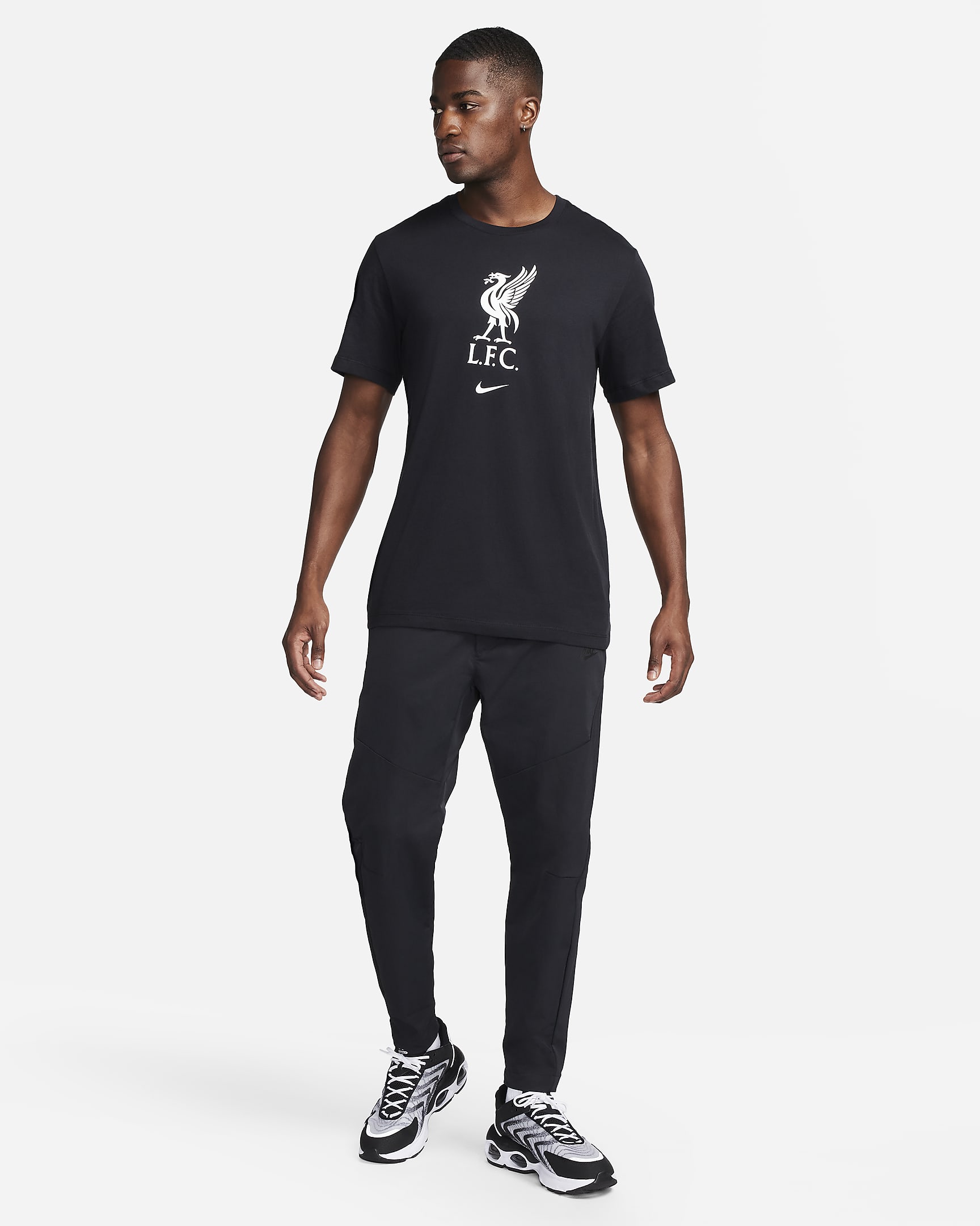 Liverpool FC Men's Soccer T-Shirt. Nike.com