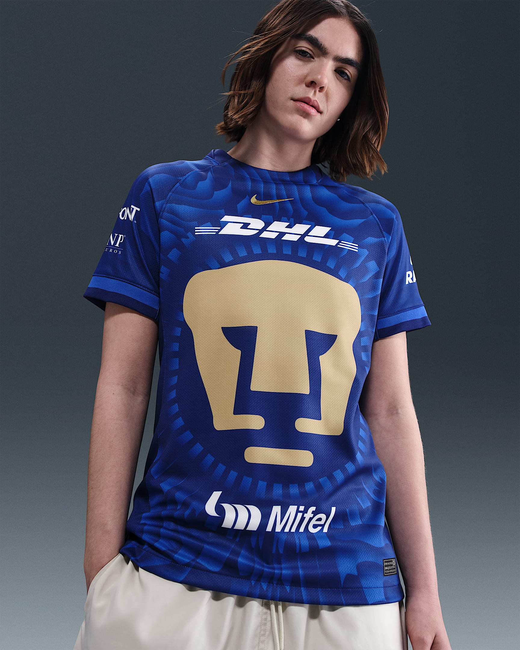 Jersey de fútbol Nike Dri-FIT Replica de los Pumas UNAM visitante 2025/26 Stadium para mujer - Azul royal intenso/Oro club