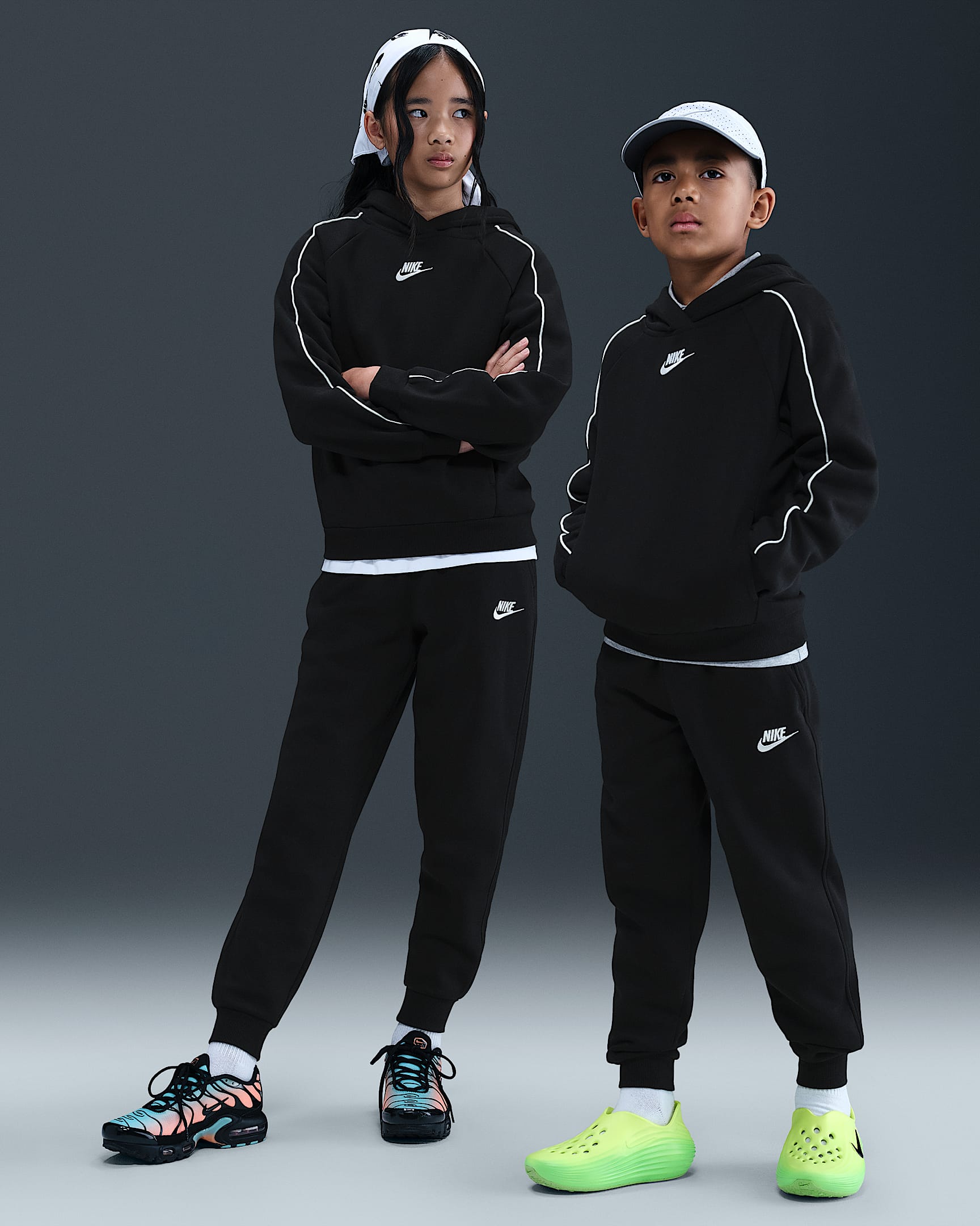Dres z kapturem dla dużych dzieci Nike Sportswear Club Fleece - Czerń/Czerń/Biel/Biel