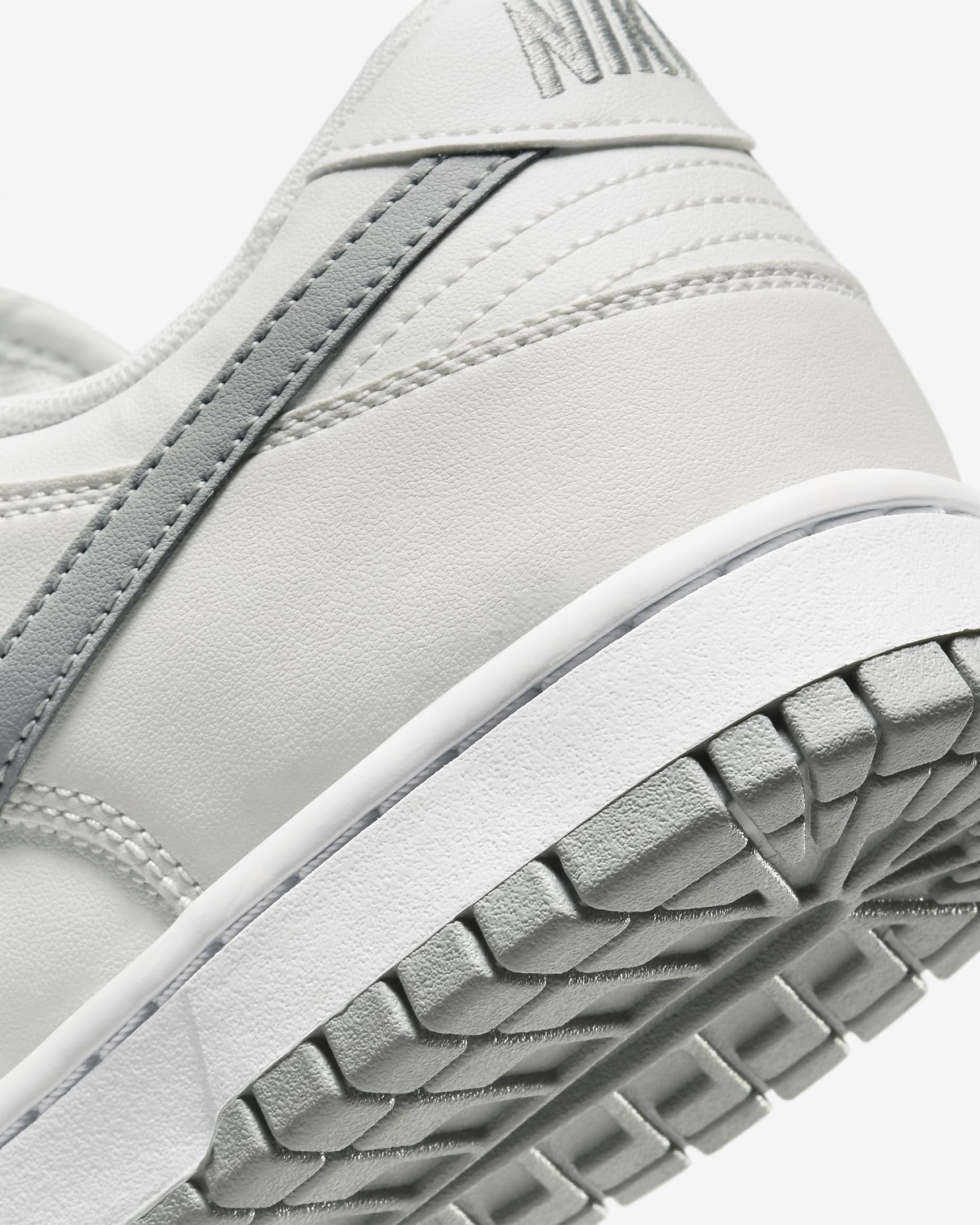 Nike Dunk Low Retro Men's Shoes - Summit White/Platinum Tint/White/Light Smoke Grey